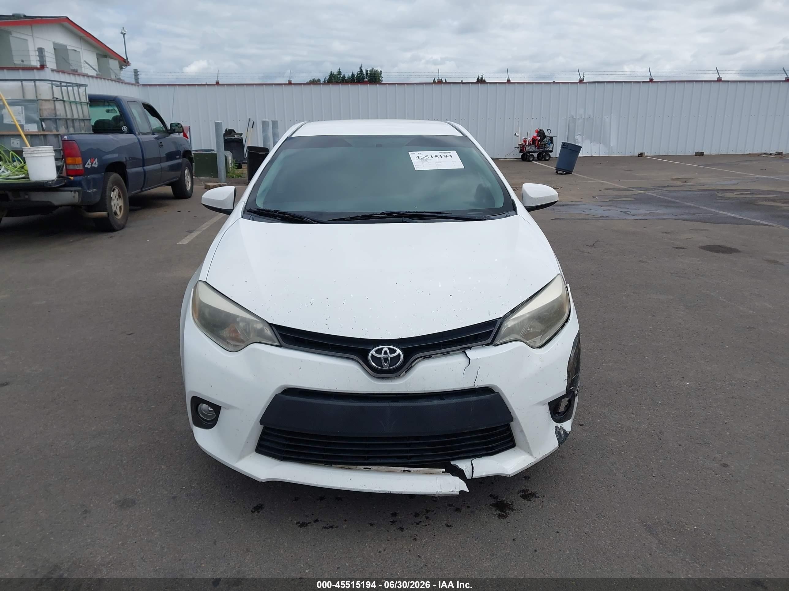 2015 Toyota Corolla Le Plus White vin: 5YFBURHEXFP240740