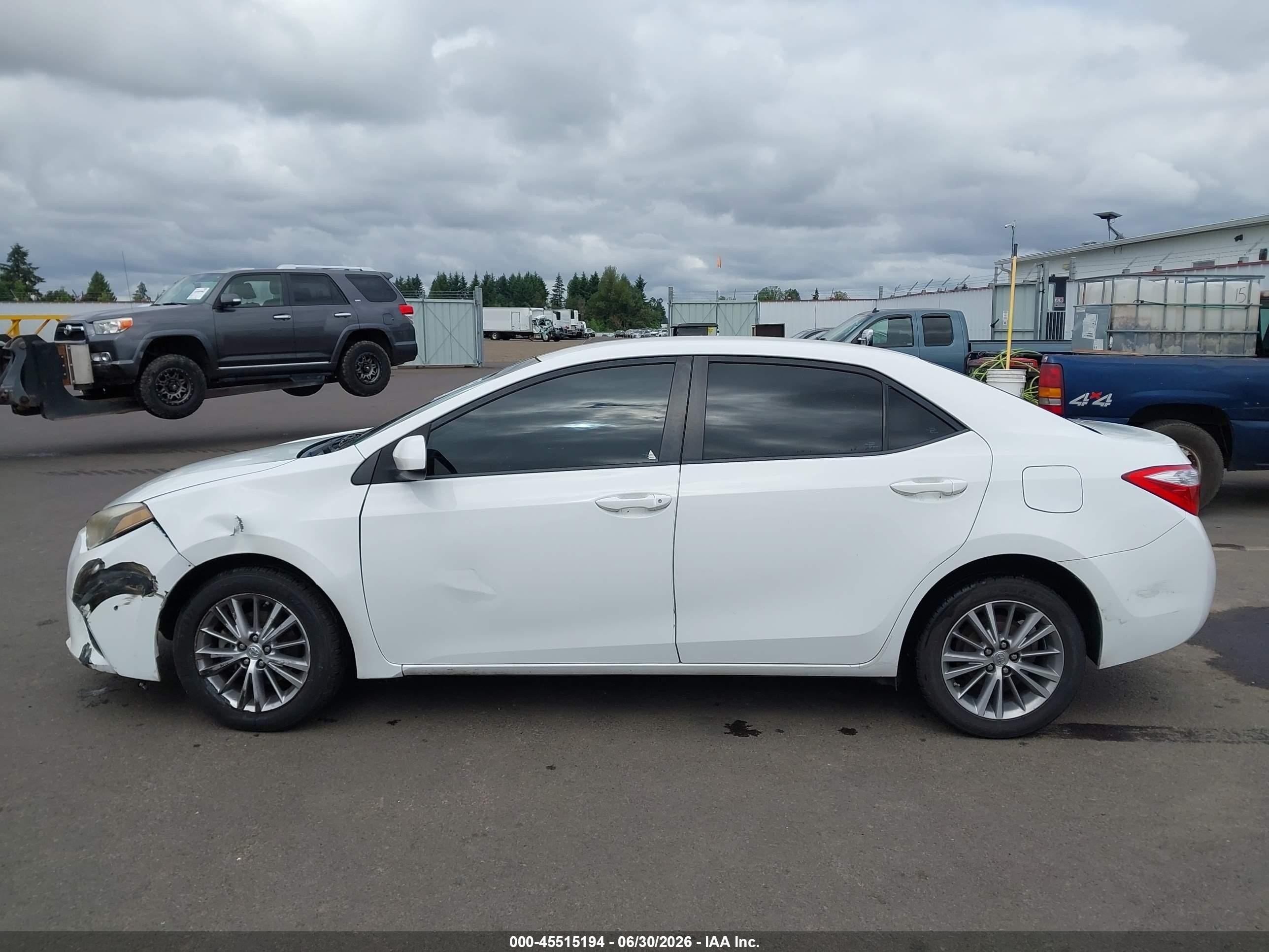 2015 Toyota Corolla Le Plus White vin: 5YFBURHEXFP240740