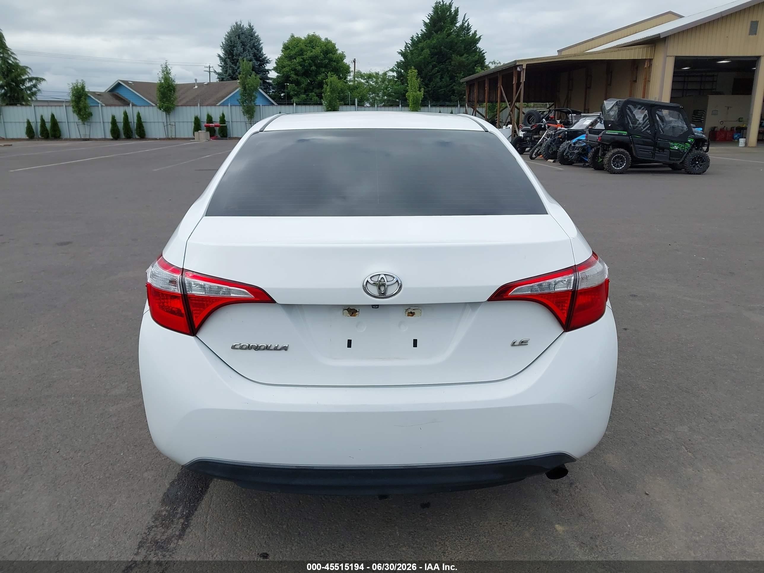 2015 Toyota Corolla Le Plus White vin: 5YFBURHEXFP240740