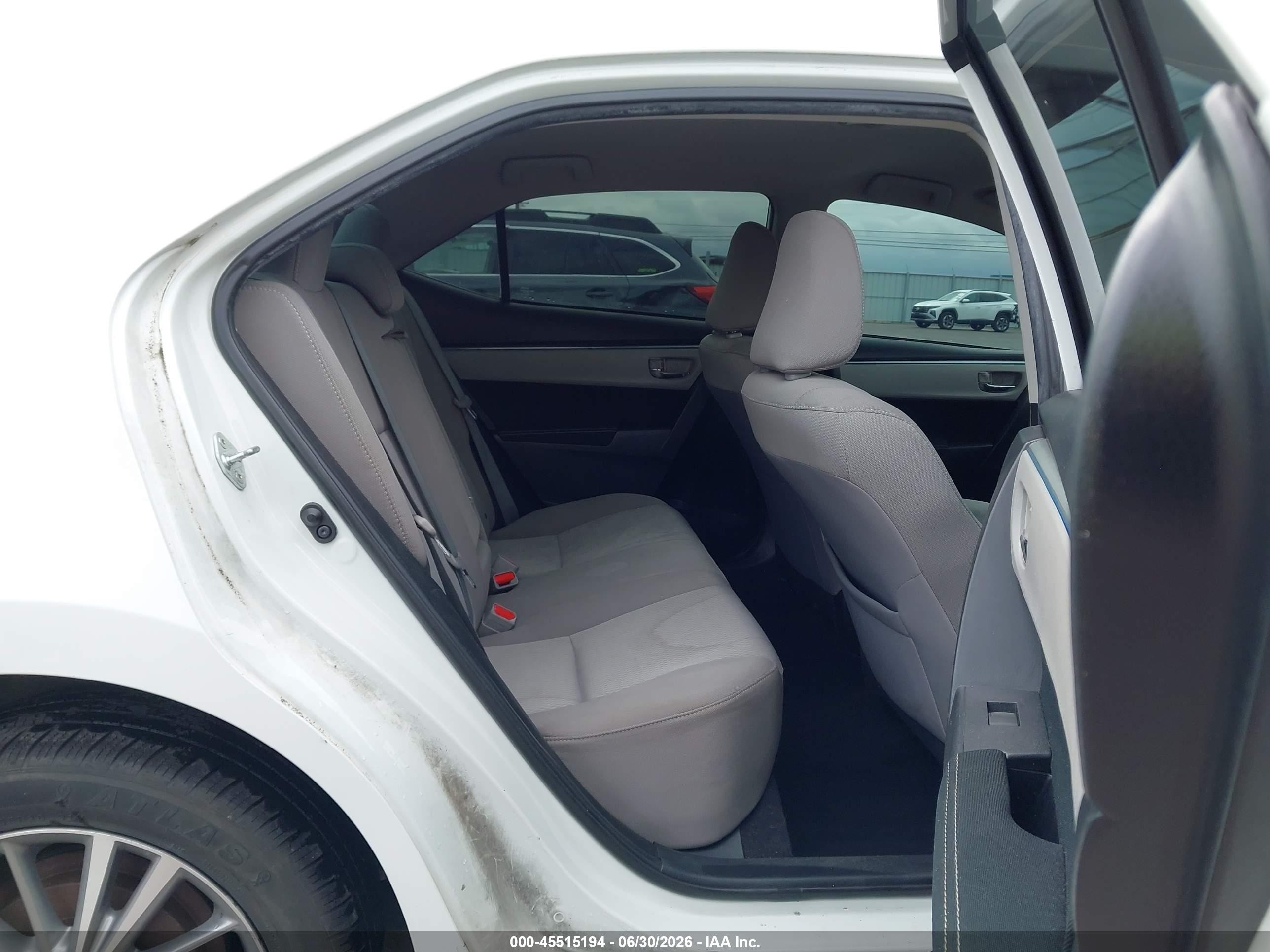 2015 Toyota Corolla Le Plus White vin: 5YFBURHEXFP240740