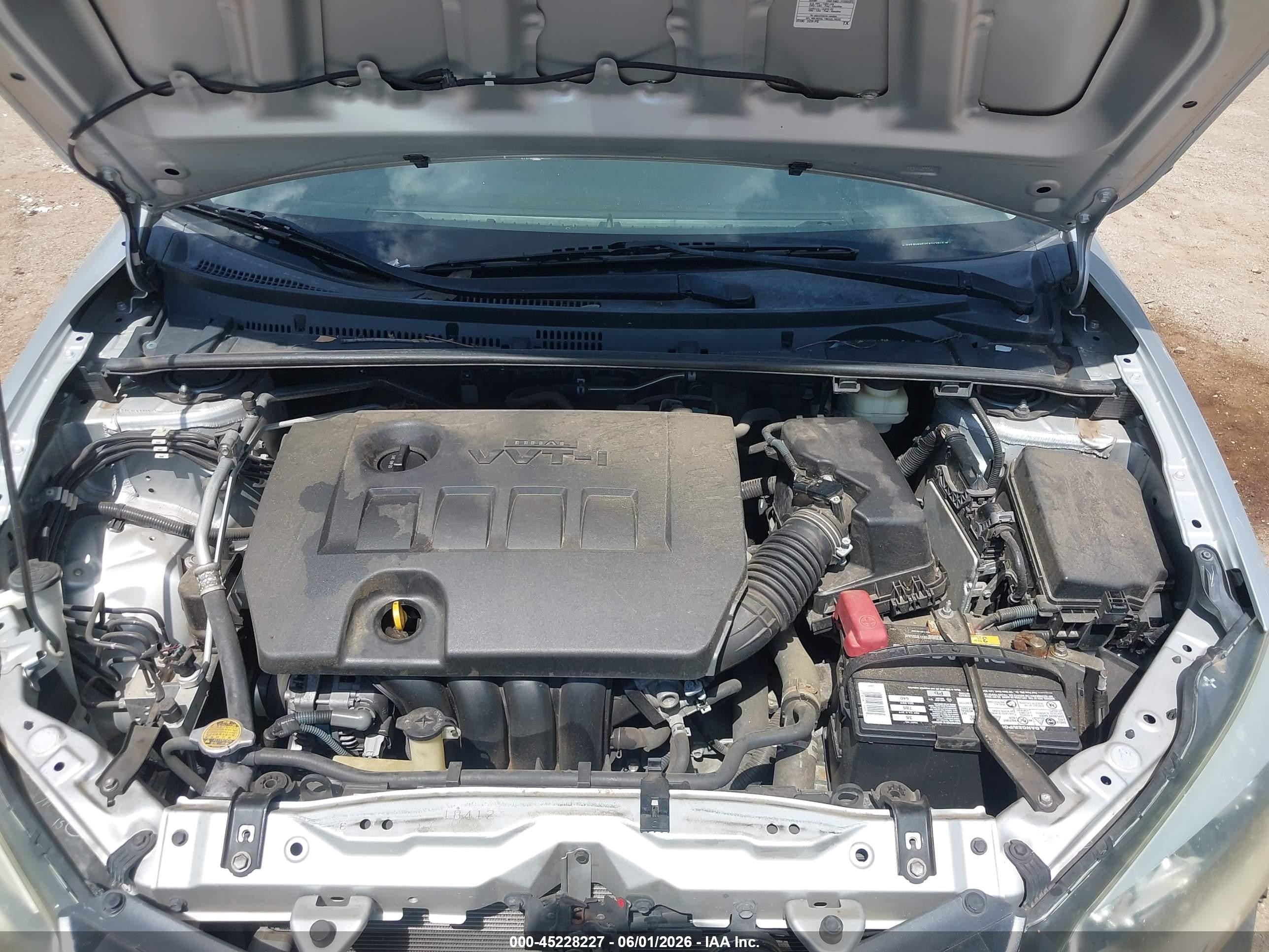 2015 Toyota Corolla Le Серебряный vin: 5YFBURHEXFP243945