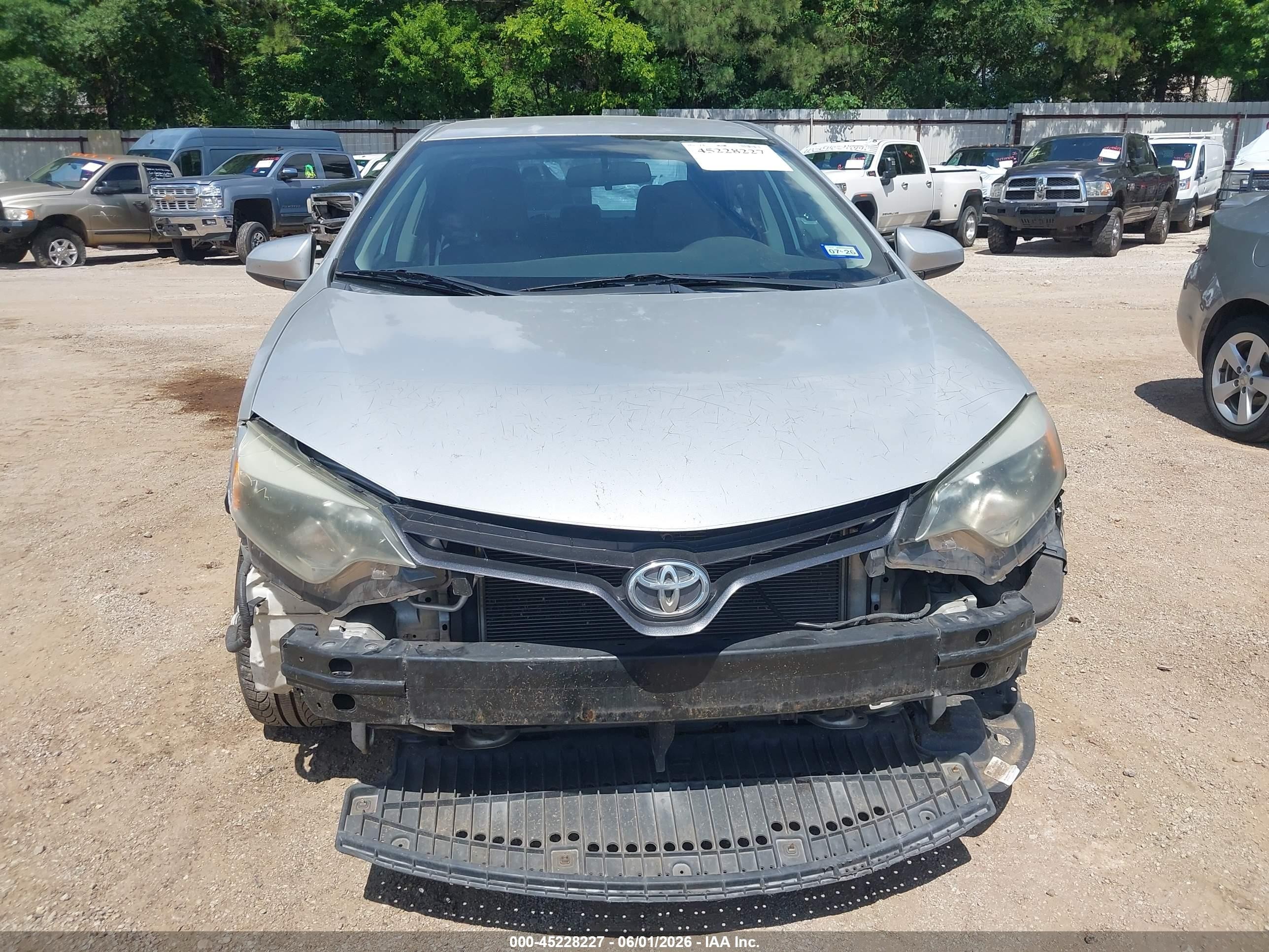 2015 Toyota Corolla Le Серебряный vin: 5YFBURHEXFP243945