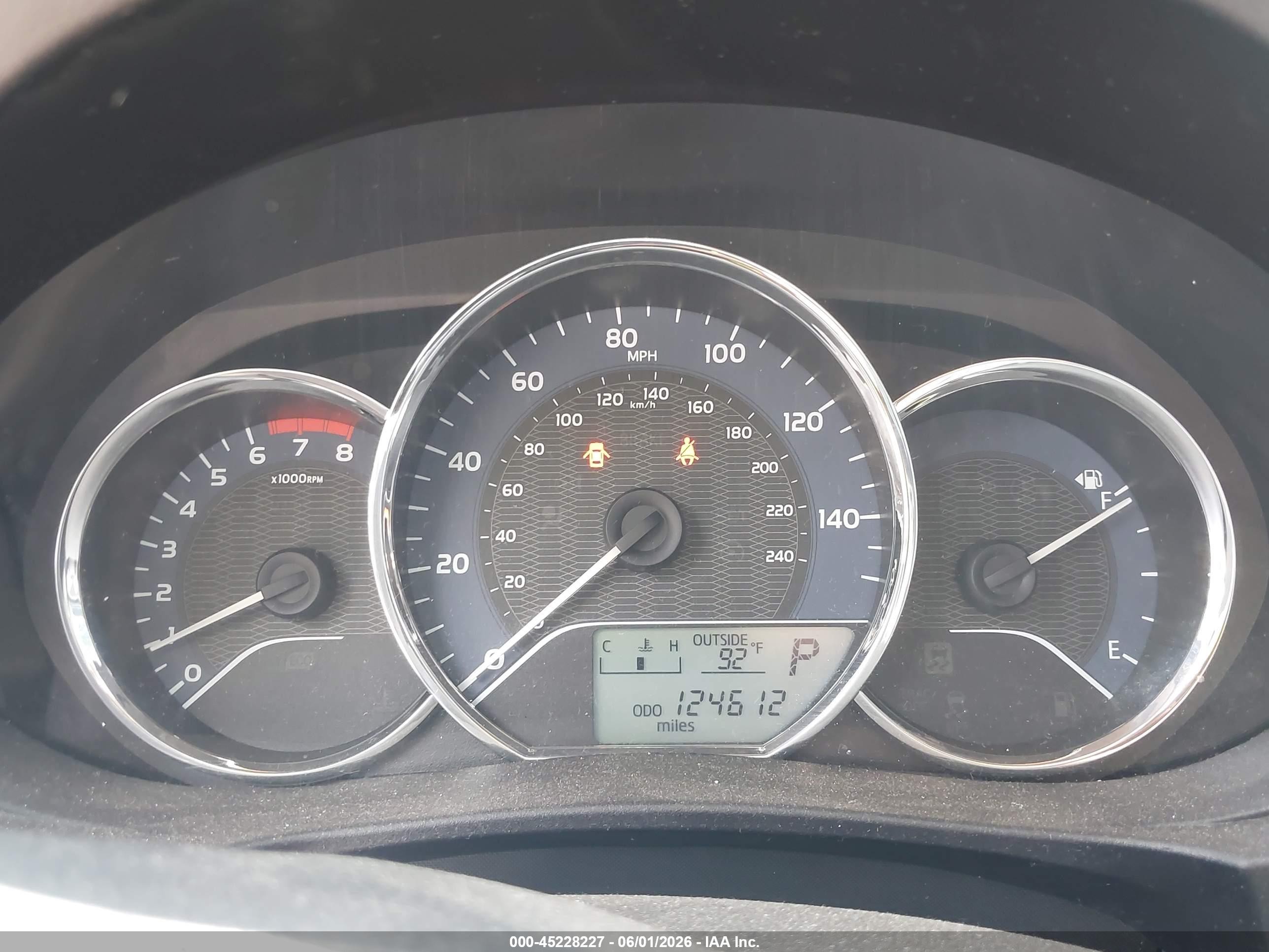 2015 Toyota Corolla Le Серебряный vin: 5YFBURHEXFP243945