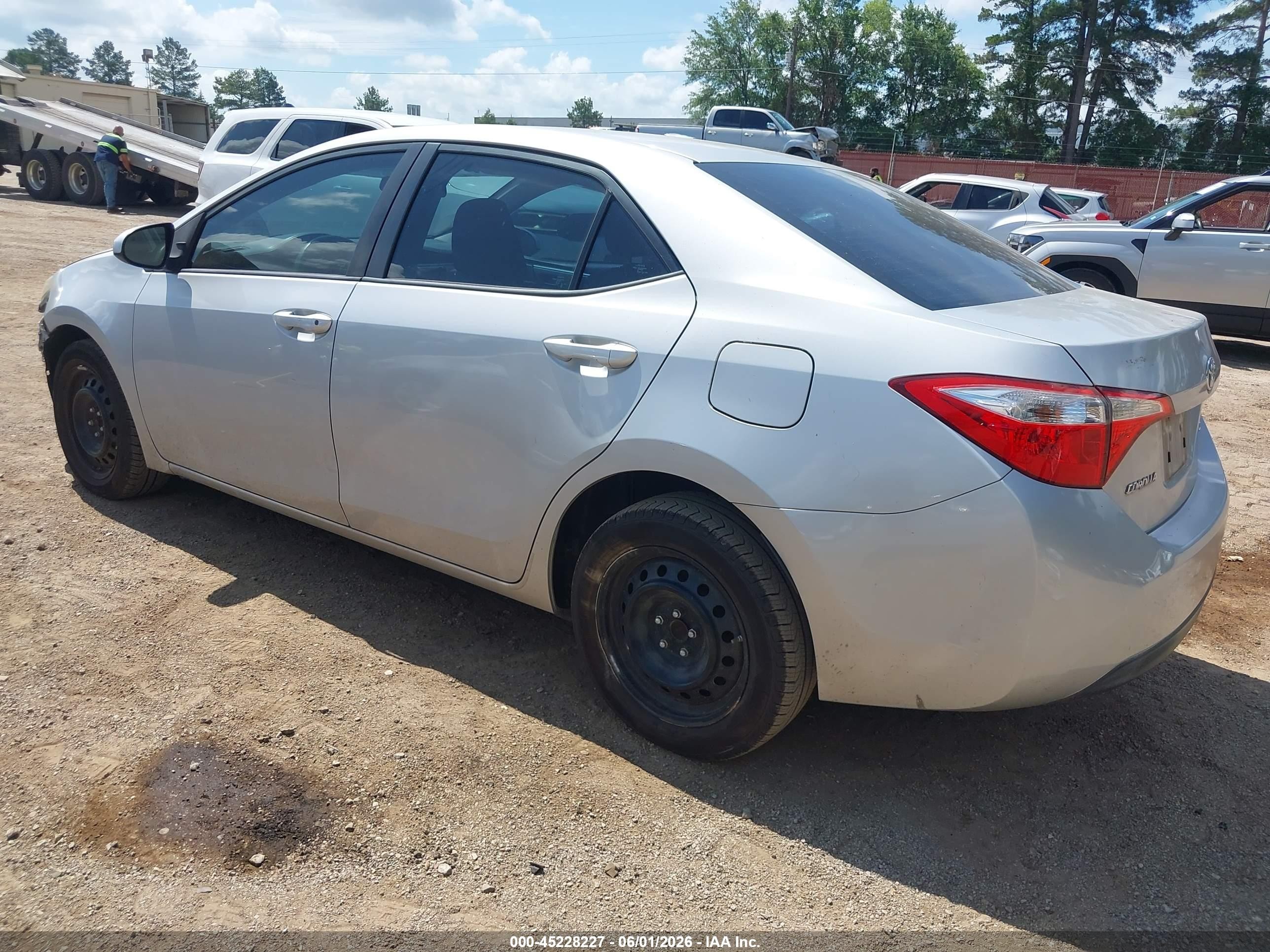 2015 Toyota Corolla Le Серебряный vin: 5YFBURHEXFP243945