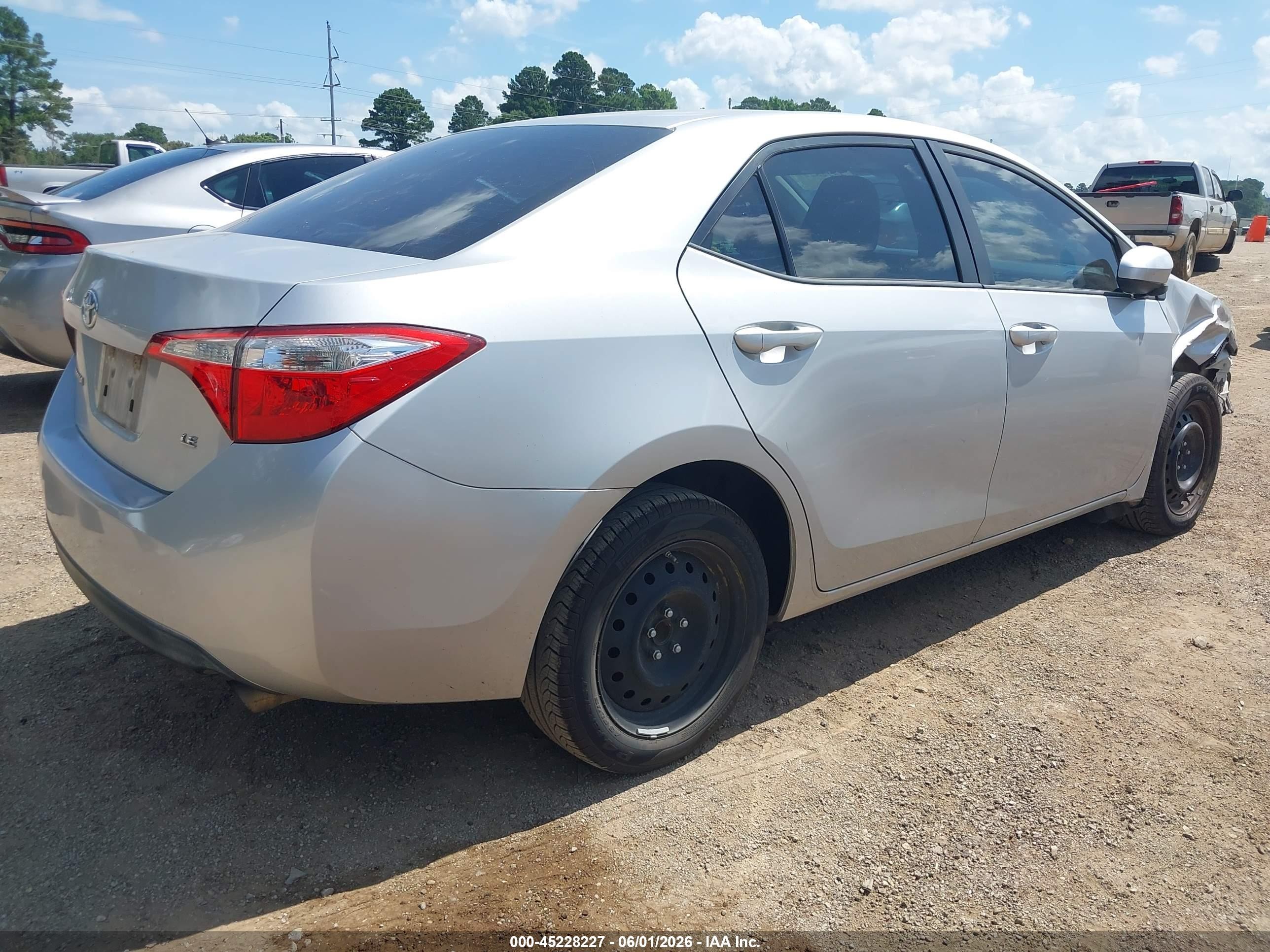 2015 Toyota Corolla Le Серебряный vin: 5YFBURHEXFP243945