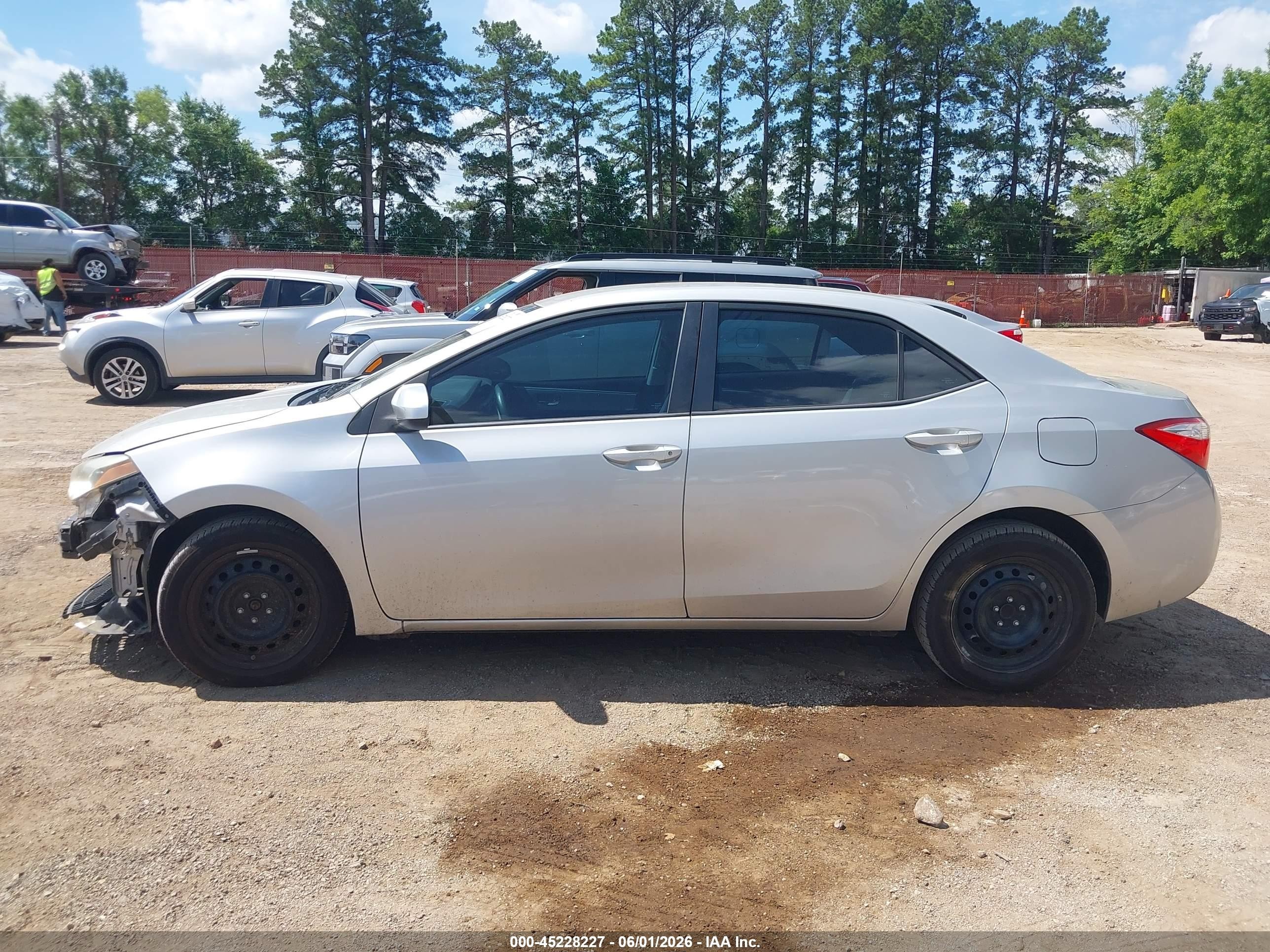 2015 Toyota Corolla Le Серебряный vin: 5YFBURHEXFP243945