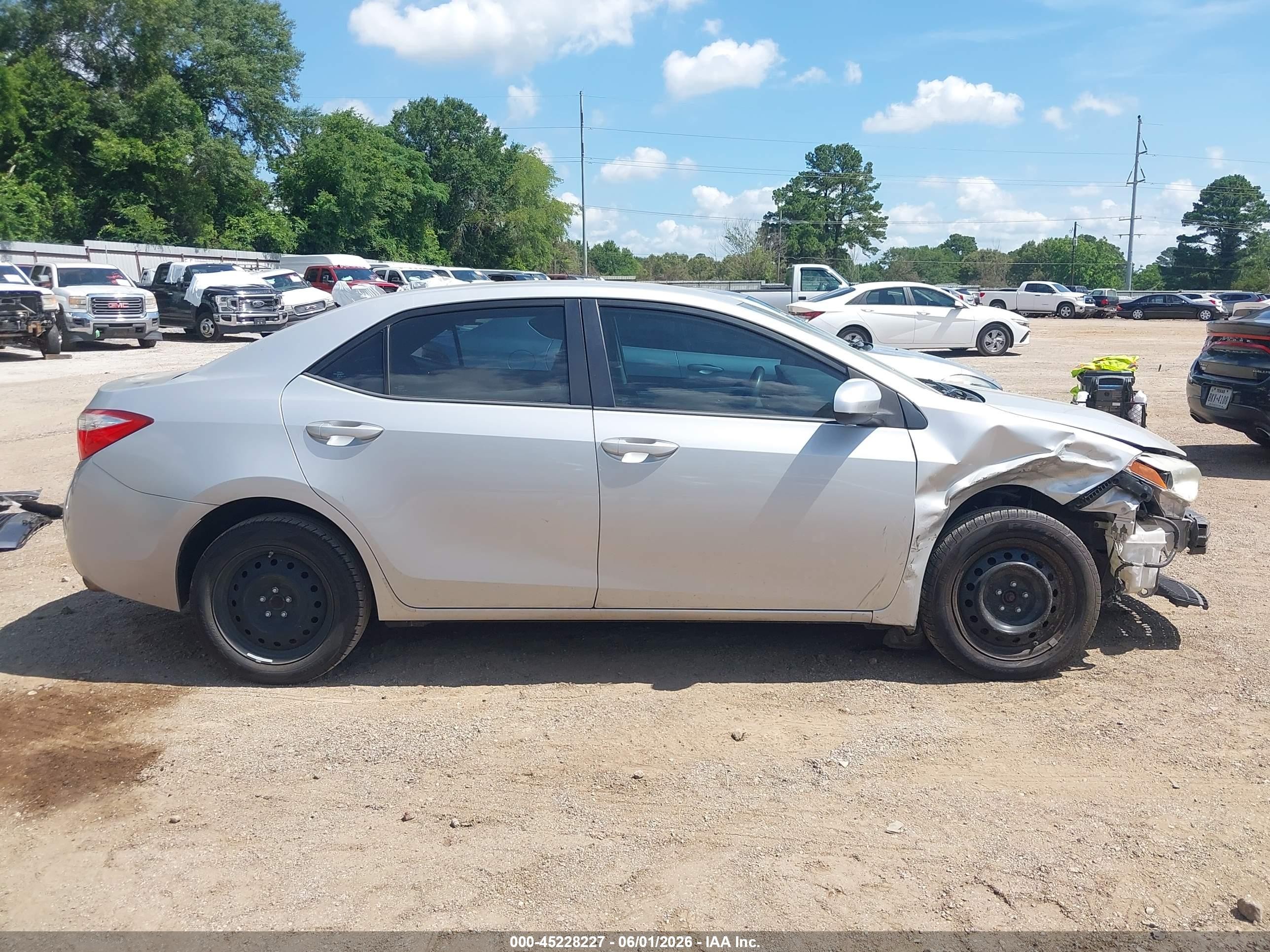 2015 Toyota Corolla Le Серебряный vin: 5YFBURHEXFP243945
