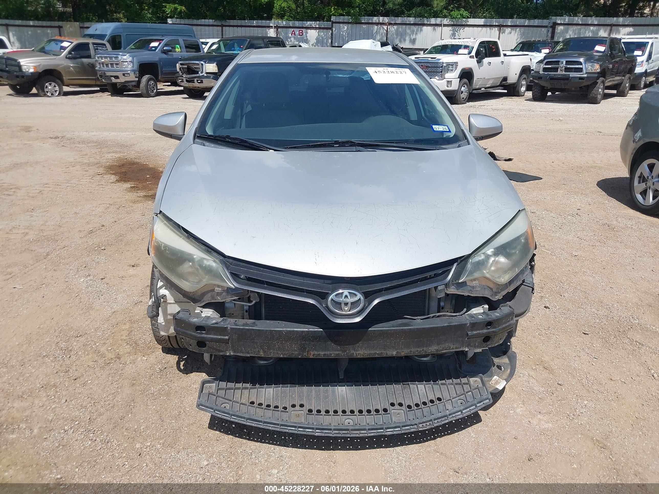2015 Toyota Corolla Le Серебряный vin: 5YFBURHEXFP243945