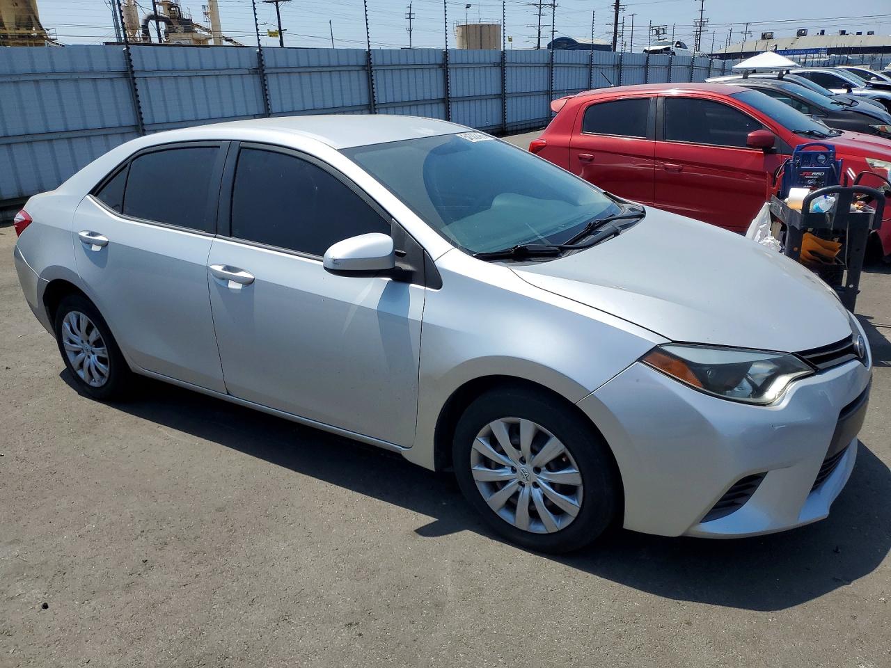 2015 Toyota Corolla Le Silver vin: 5YFBURHEXFP246733