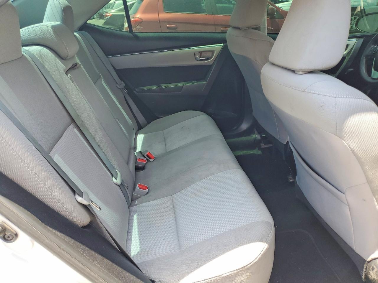 2015 Toyota Corolla Le Silver vin: 5YFBURHEXFP246733