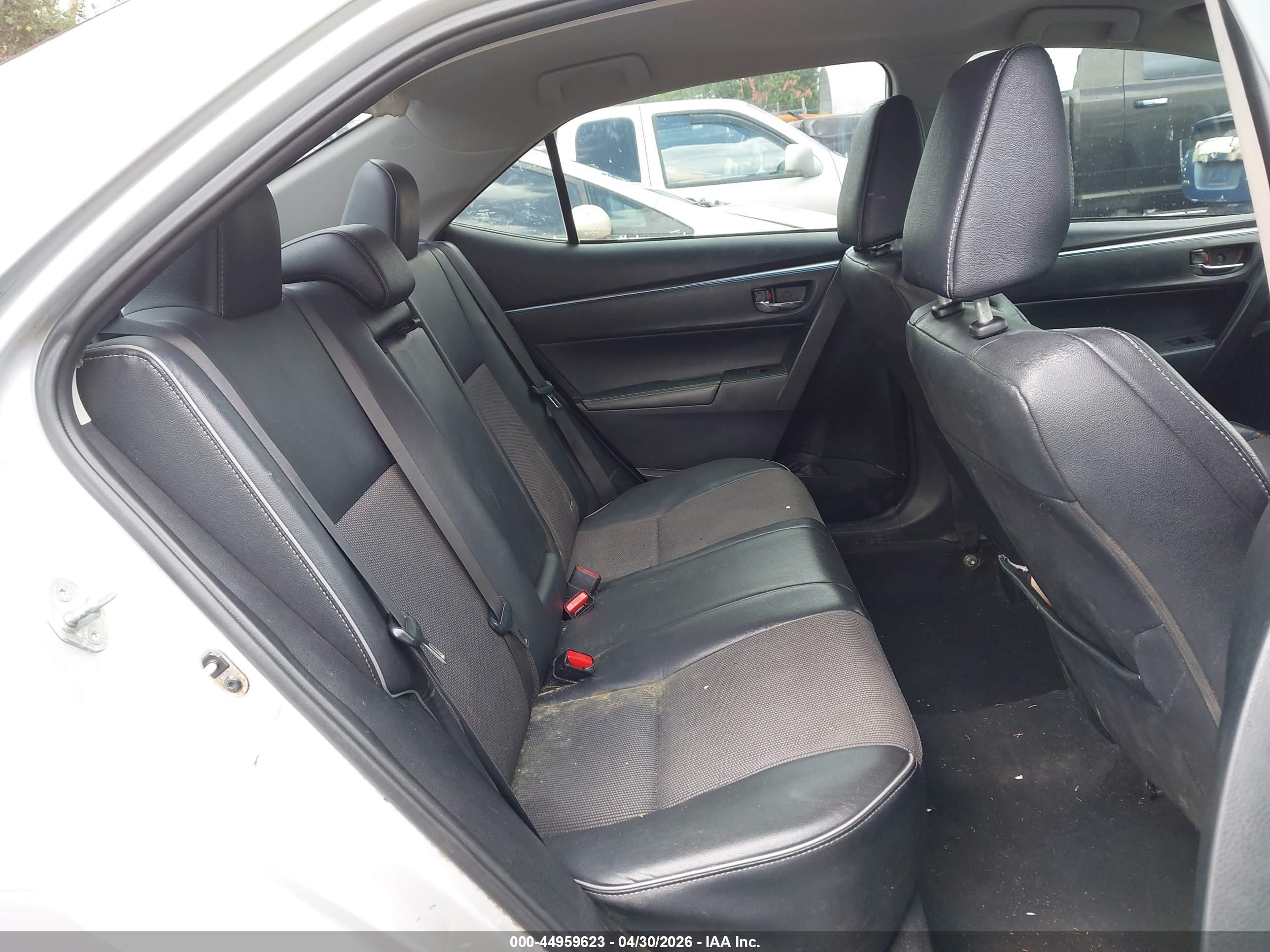 2015 Toyota Corolla S/s Plus/s Premium Silver vin: 5YFBURHEXFP290019