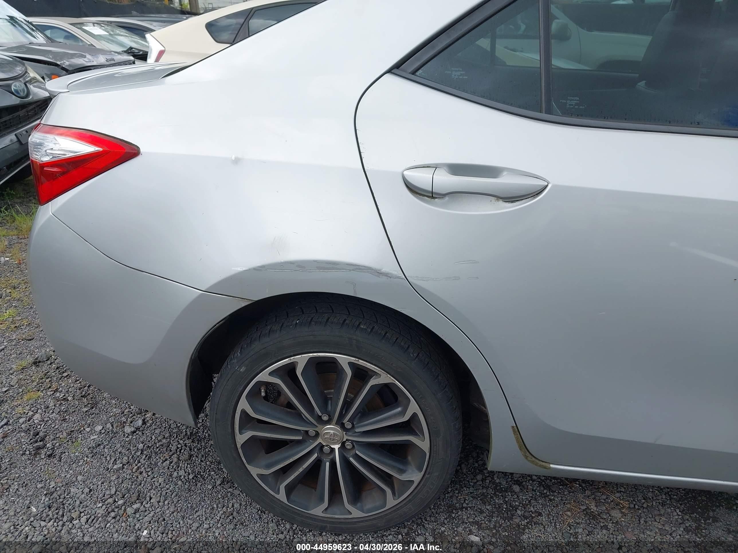 2015 Toyota Corolla S/s Plus/s Premium Silver vin: 5YFBURHEXFP290019