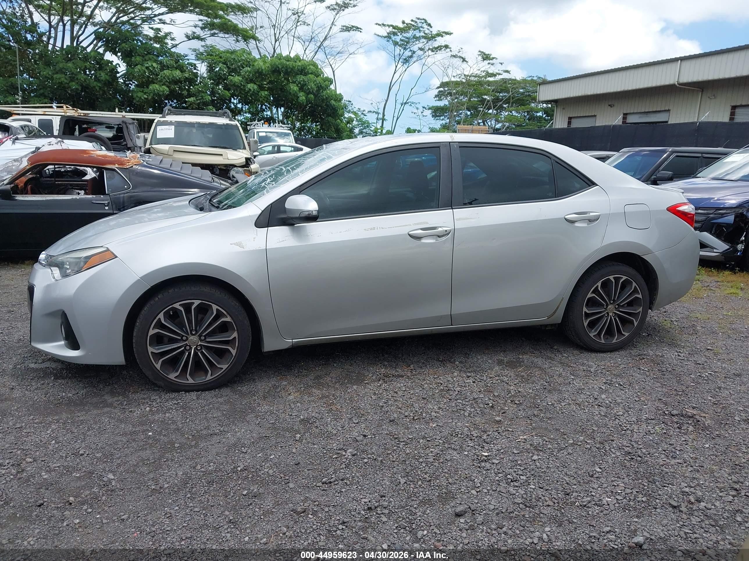 2015 Toyota Corolla S/s Plus/s Premium Silver vin: 5YFBURHEXFP290019