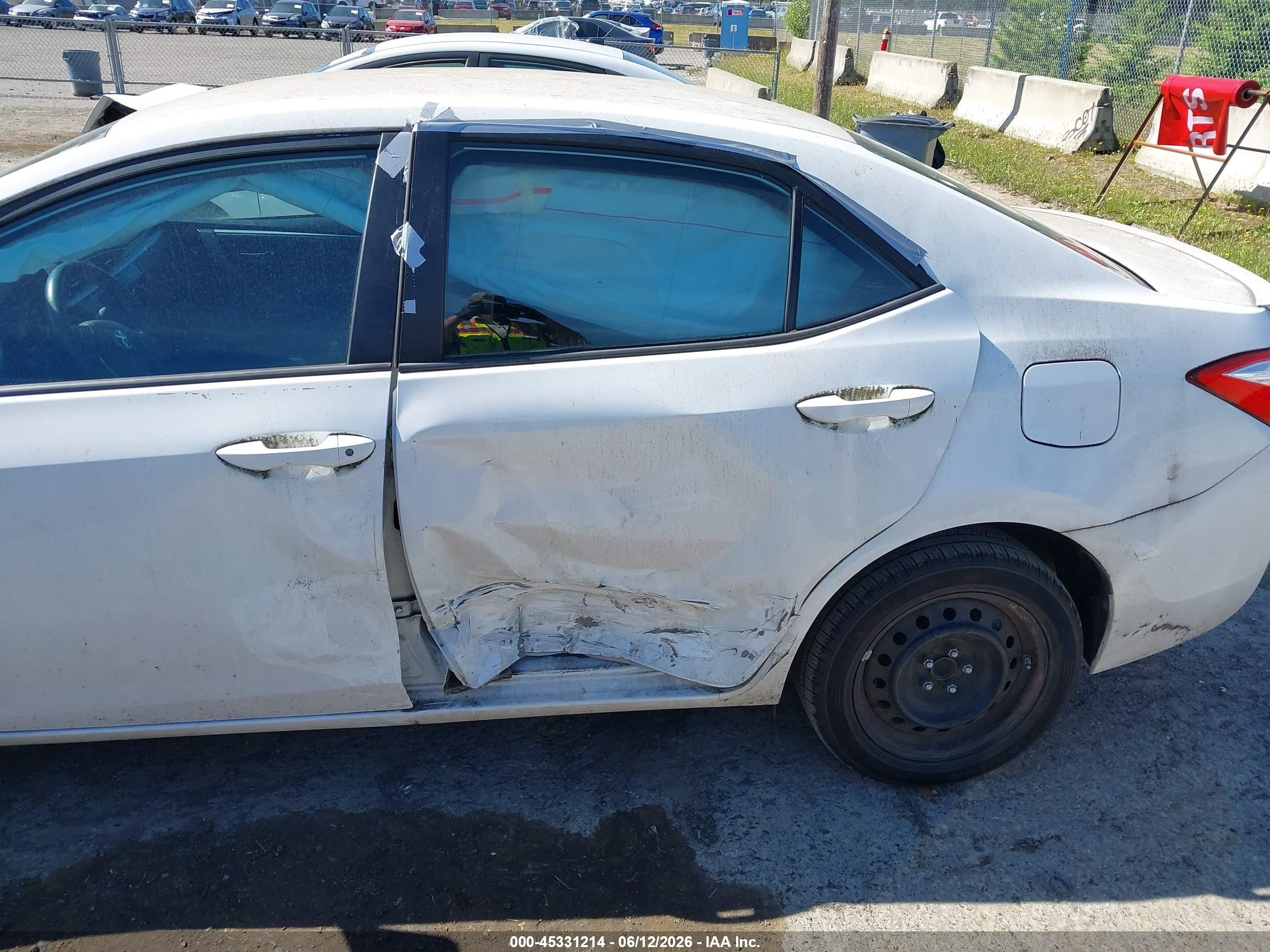 2015 Toyota Corolla S White vin: 5YFBURHEXFP298198