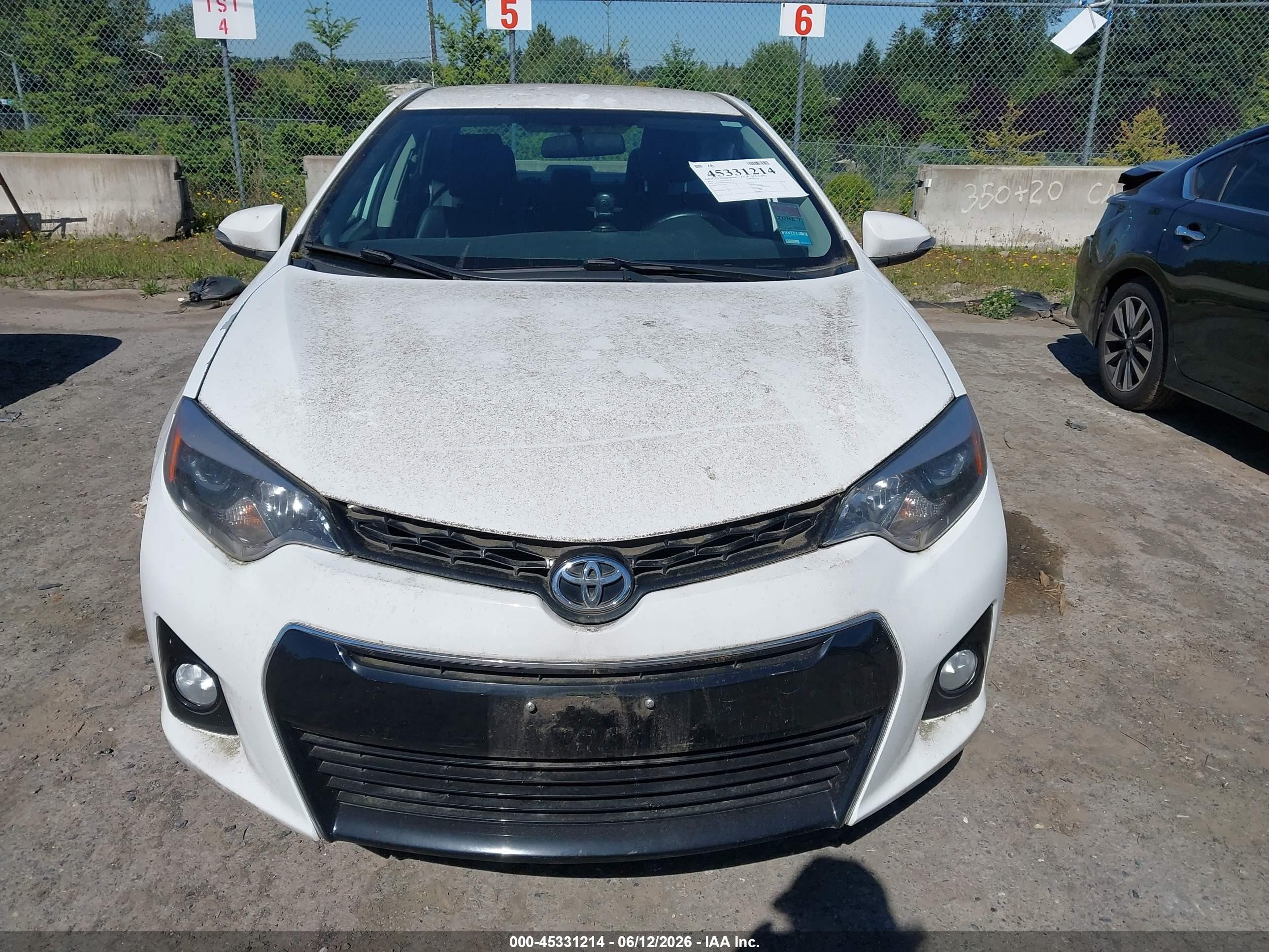 2015 Toyota Corolla S White vin: 5YFBURHEXFP298198