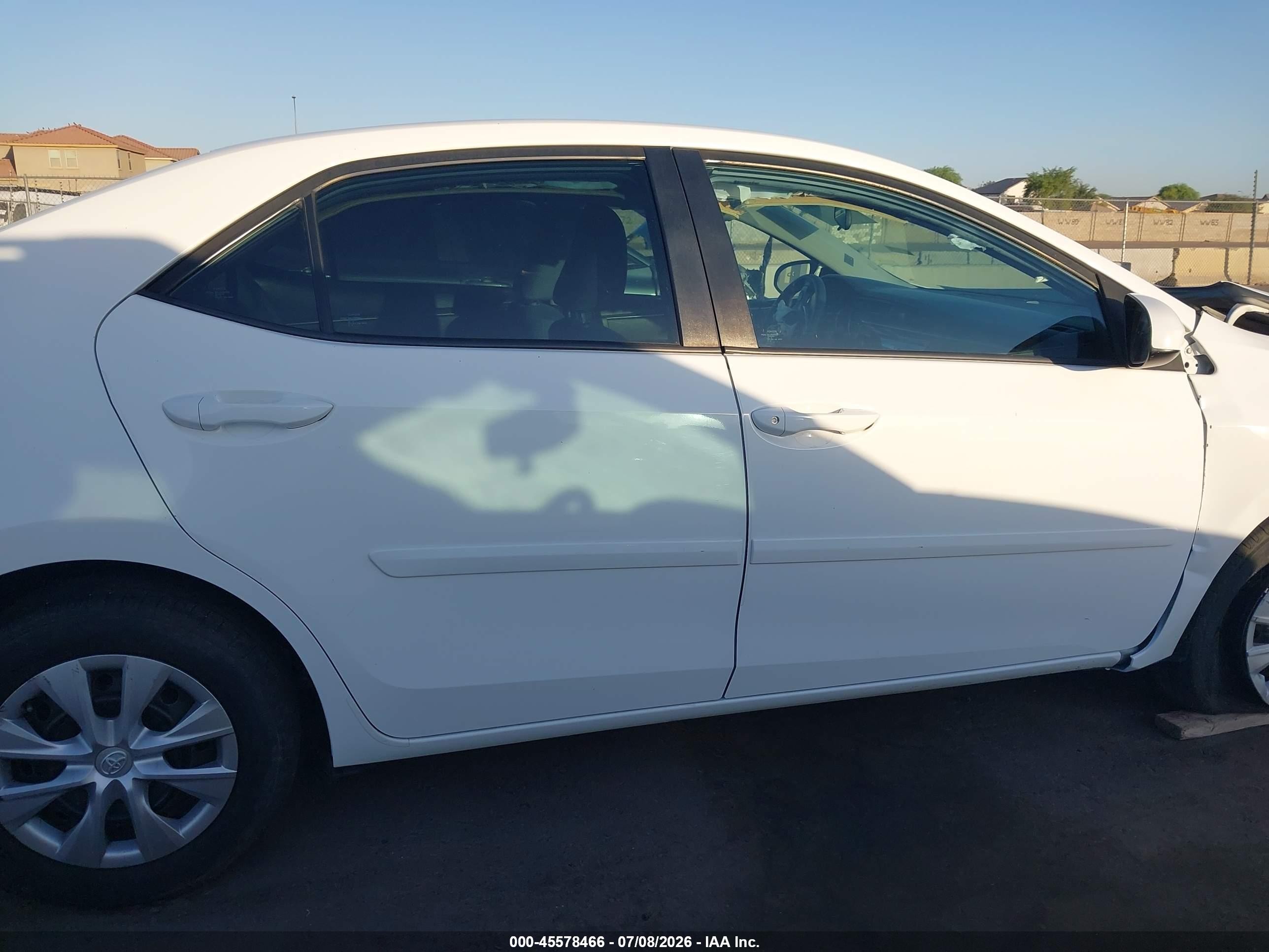 2015 Toyota Corolla L White vin: 5YFBURHEXFP311760