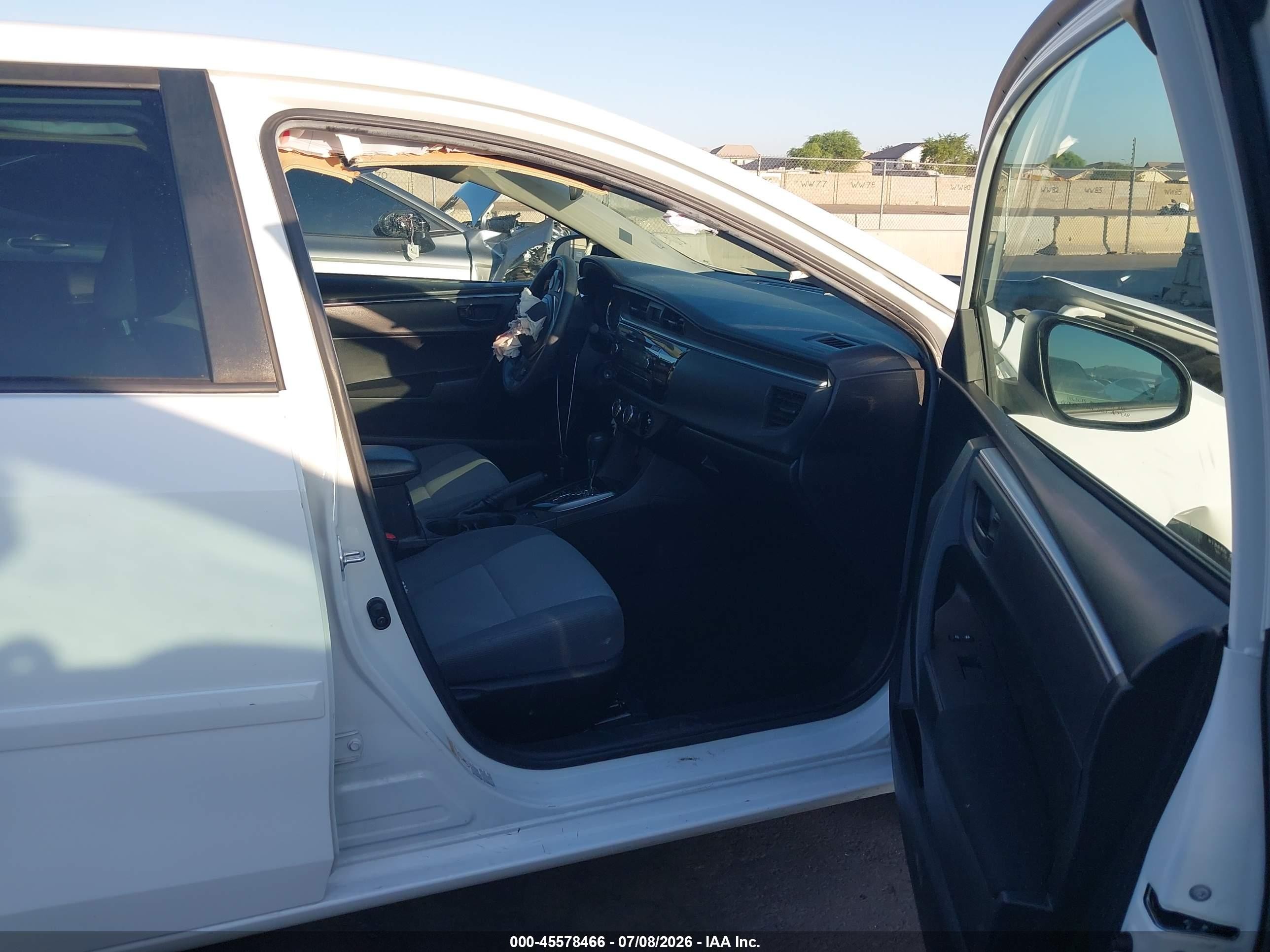 2015 Toyota Corolla L White vin: 5YFBURHEXFP311760