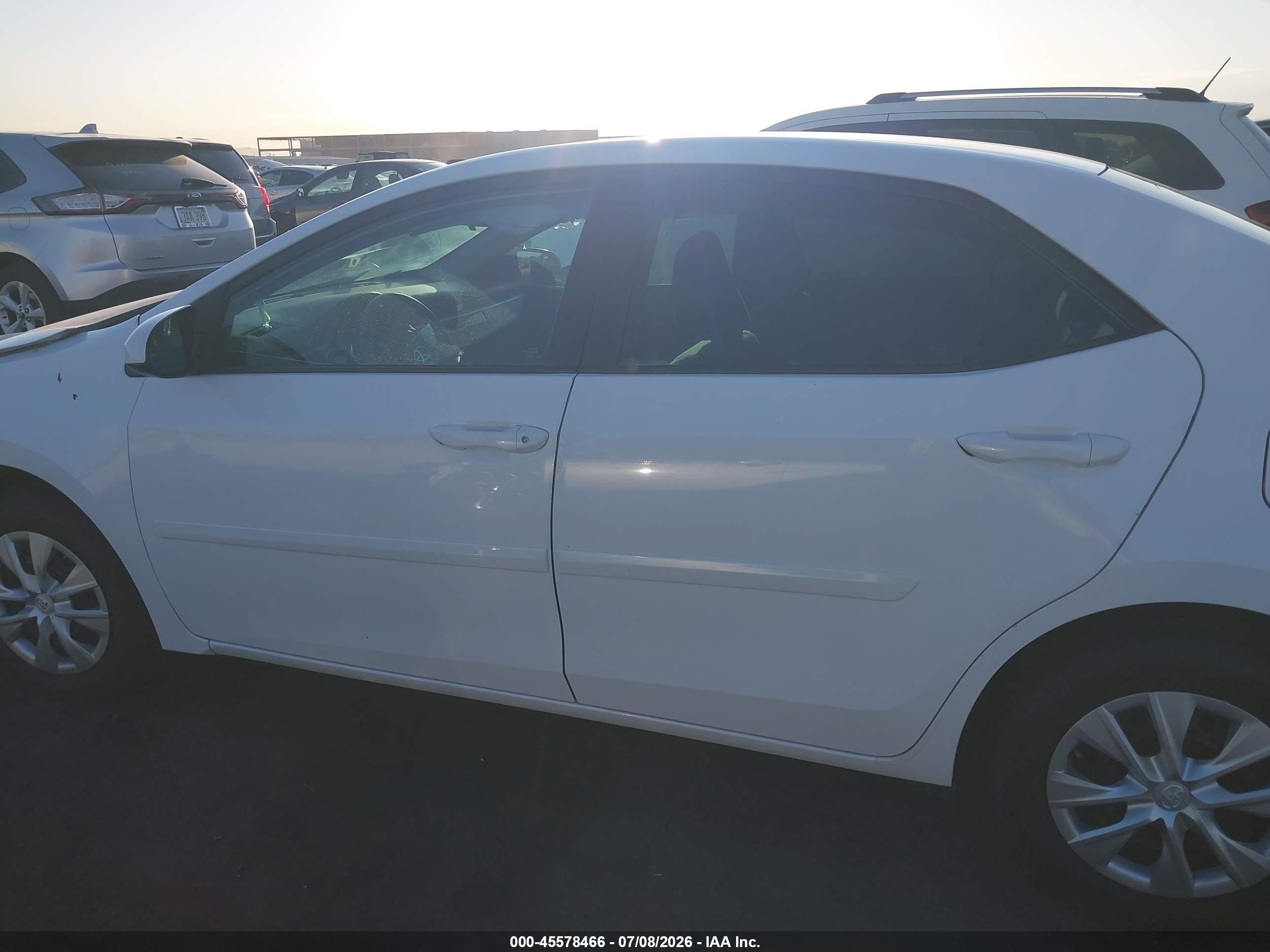 2015 Toyota Corolla L White vin: 5YFBURHEXFP311760