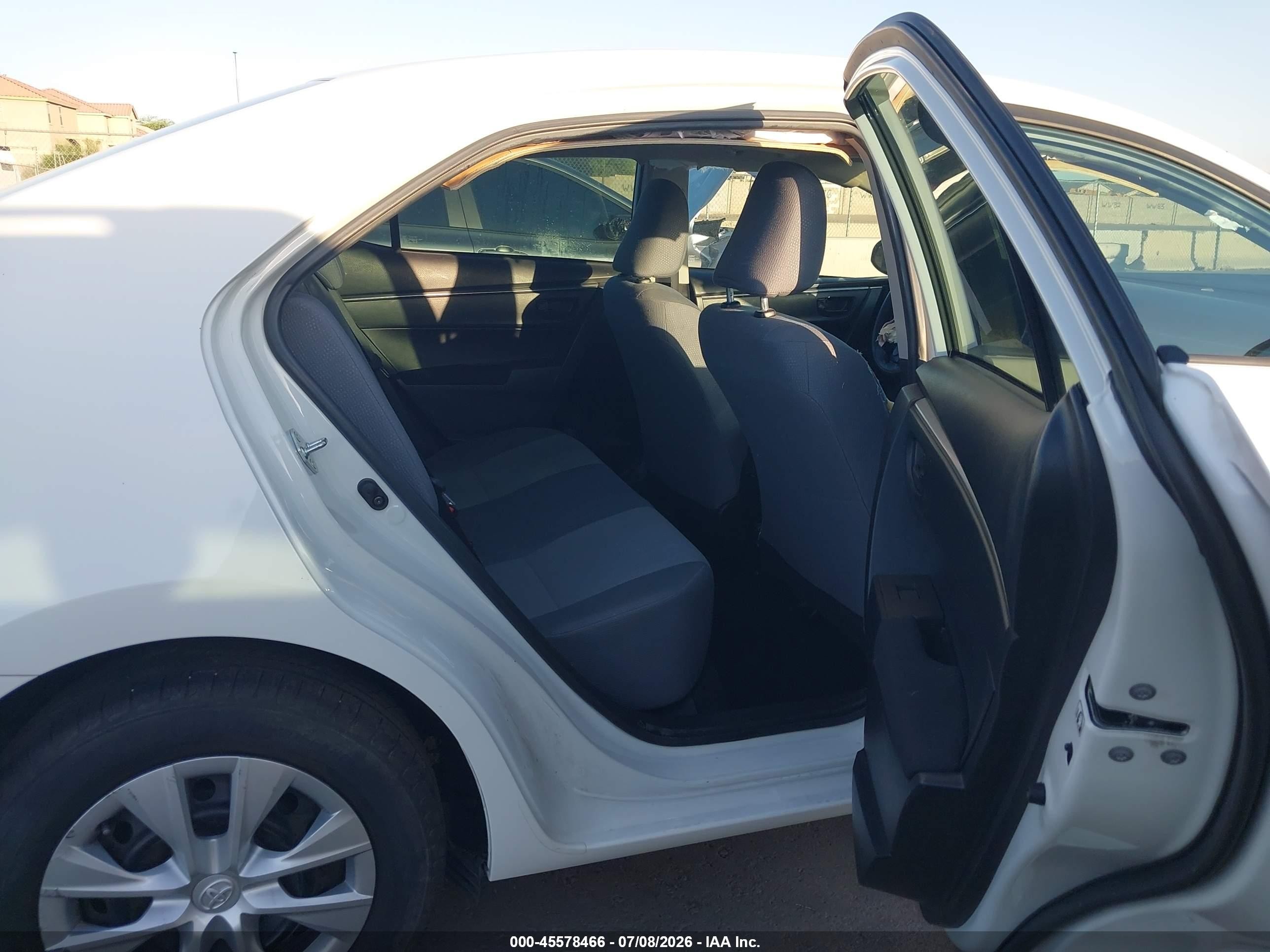 2015 Toyota Corolla L White vin: 5YFBURHEXFP311760