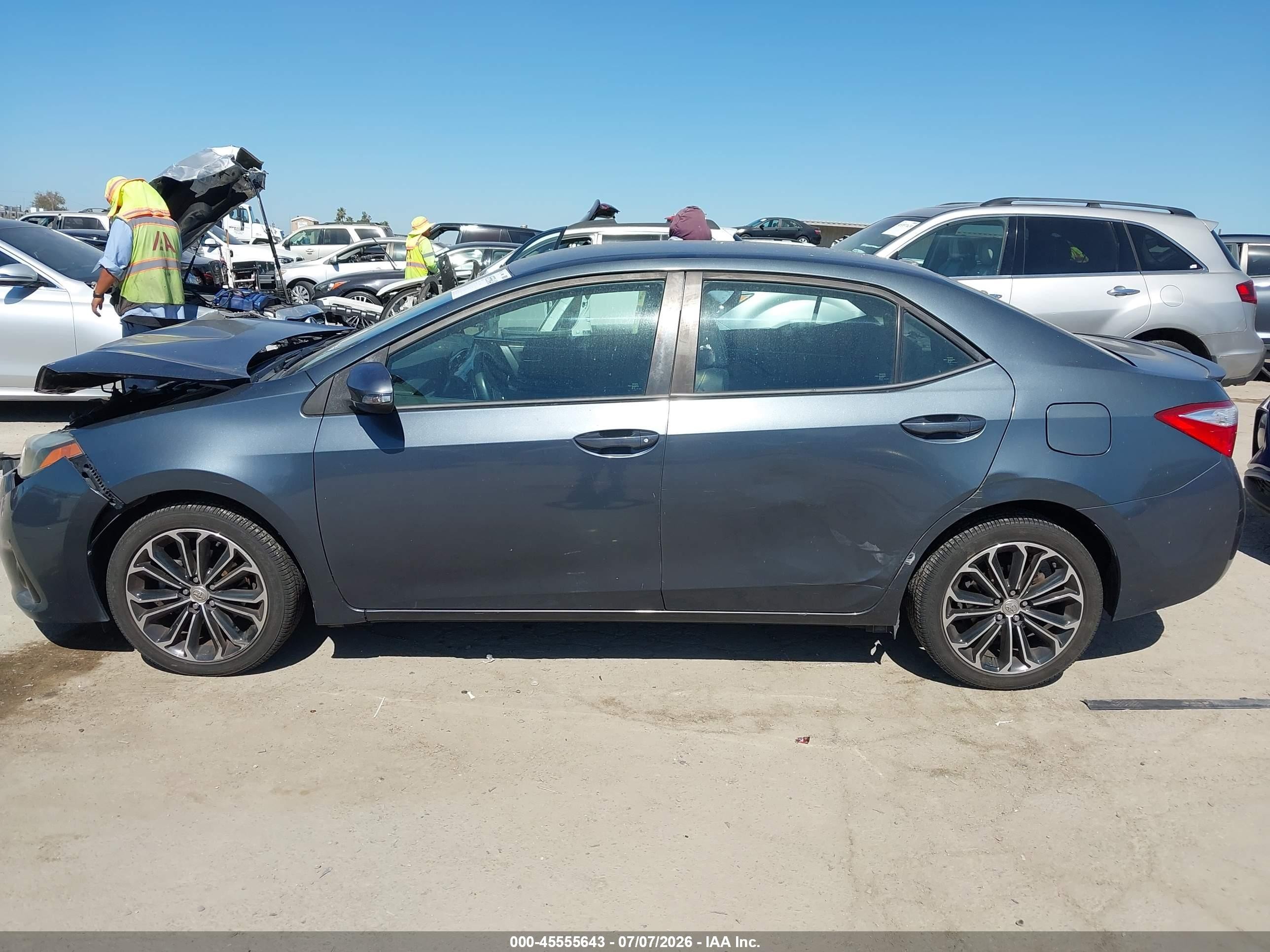 2015 Toyota Corolla S Plus Blue vin: 5YFBURHEXFP313010