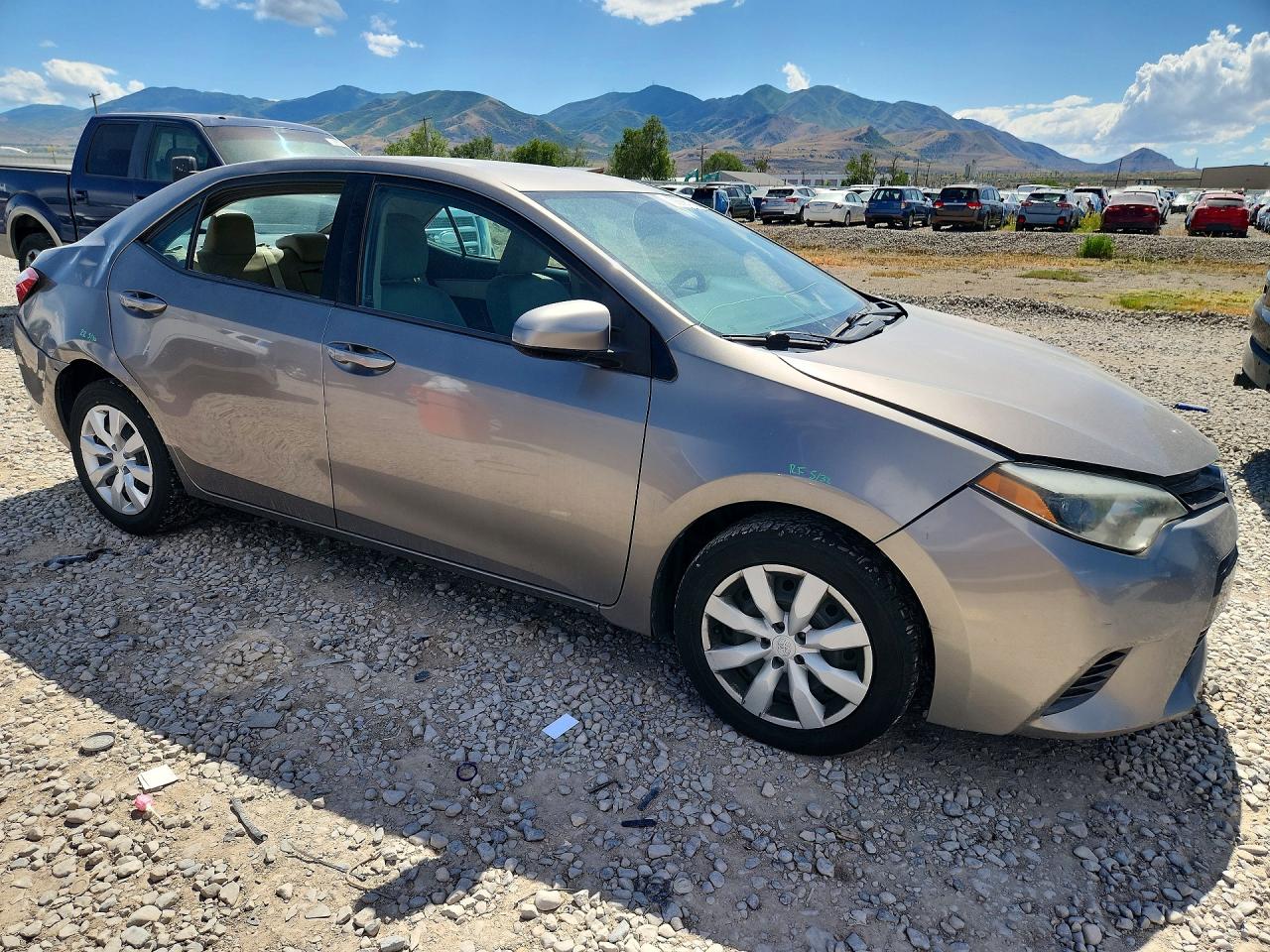 2015 Toyota Corolla Le Gray vin: 5YFBURHEXFP320796