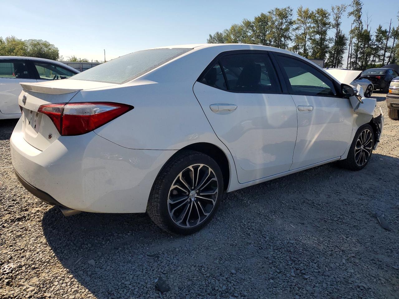 2015 Toyota Corolla S Plus White vin: 5YFBURHEXFP339512