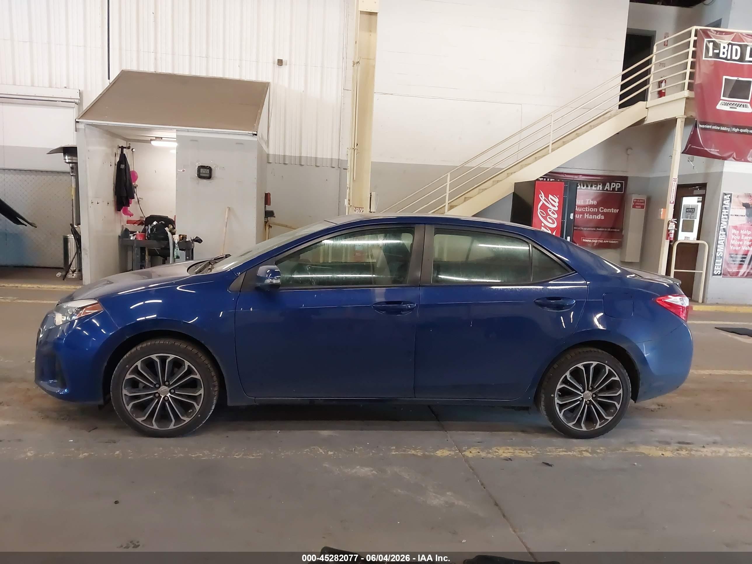 2015 Toyota Corolla S Plus Blue vin: 5YFBURHEXFP342006