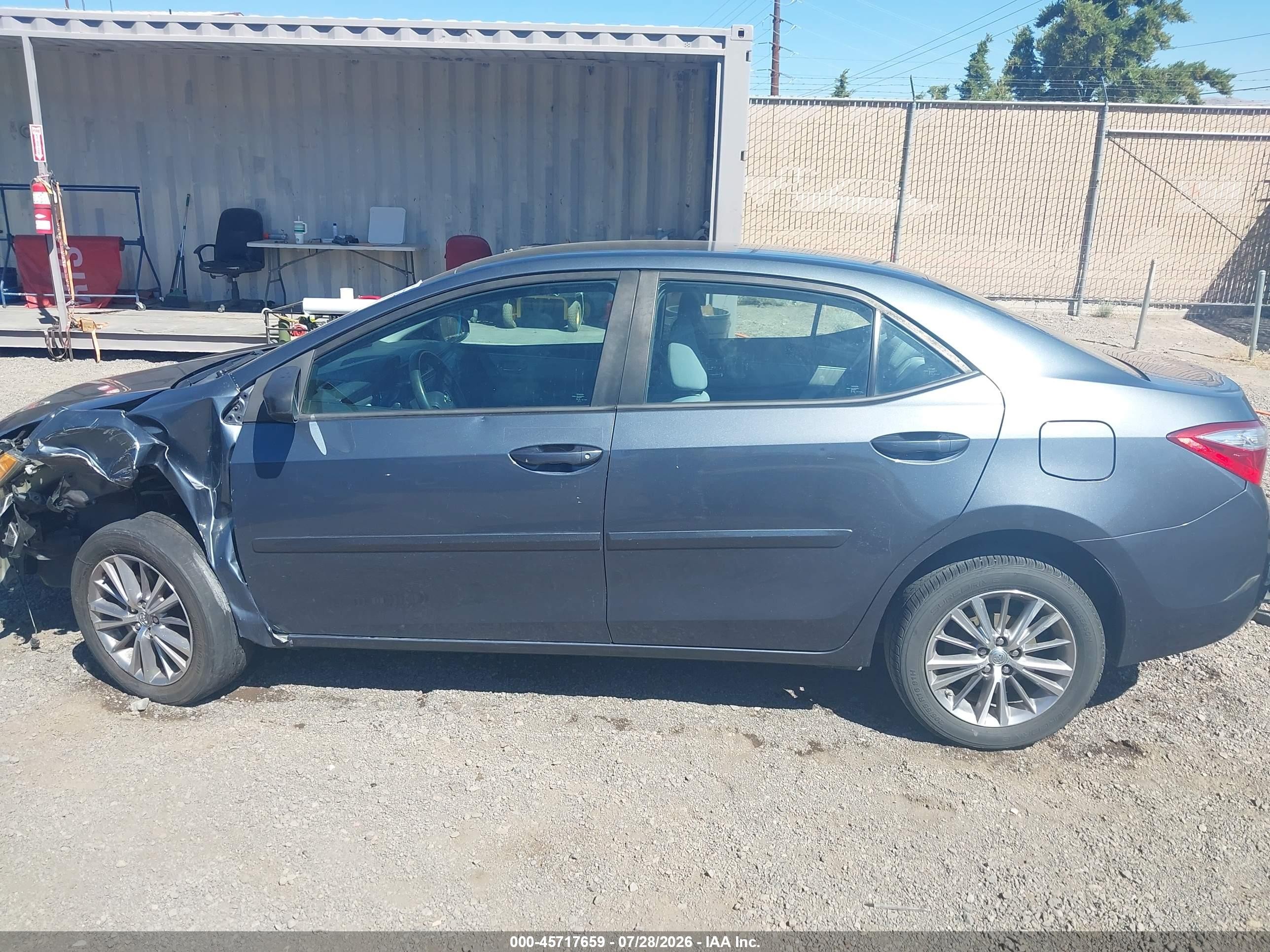 2015 Toyota Corolla Le Plus Blue vin: 5YFBURHEXFP347738