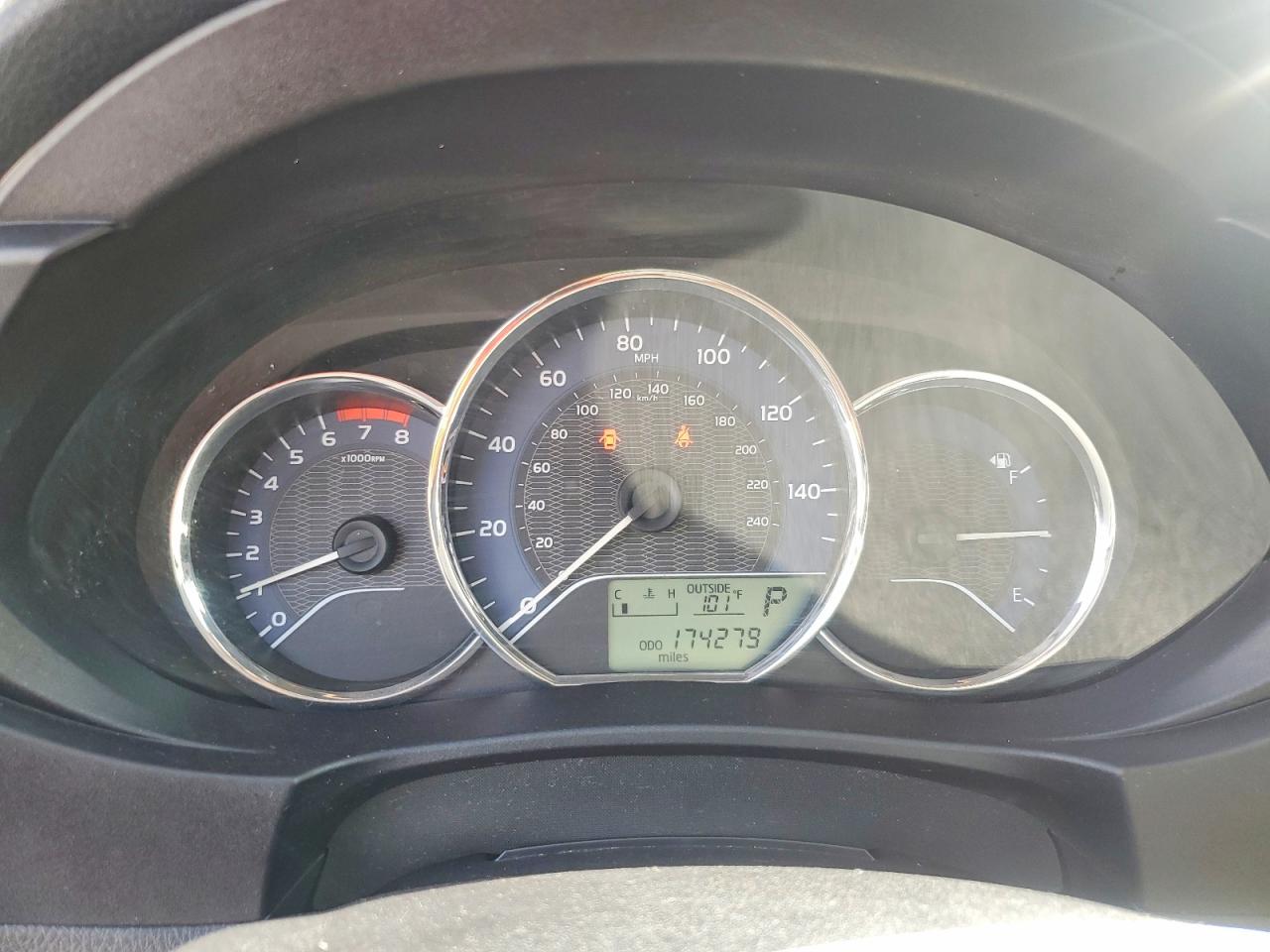 2015 Toyota Corolla Le Silver vin: 5YFBURHEXFP354527