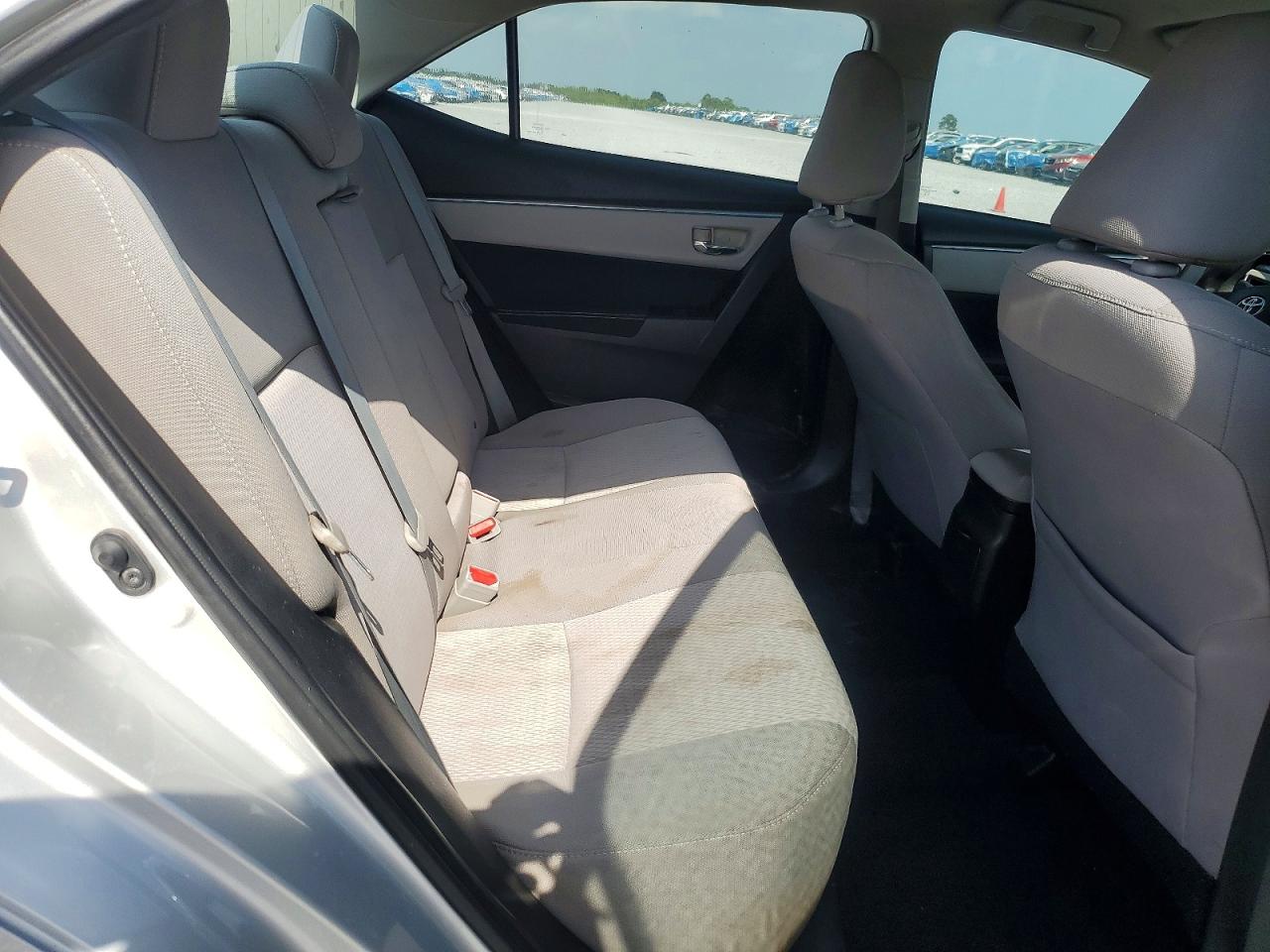 2015 Toyota Corolla Le Silver vin: 5YFBURHEXFP354527