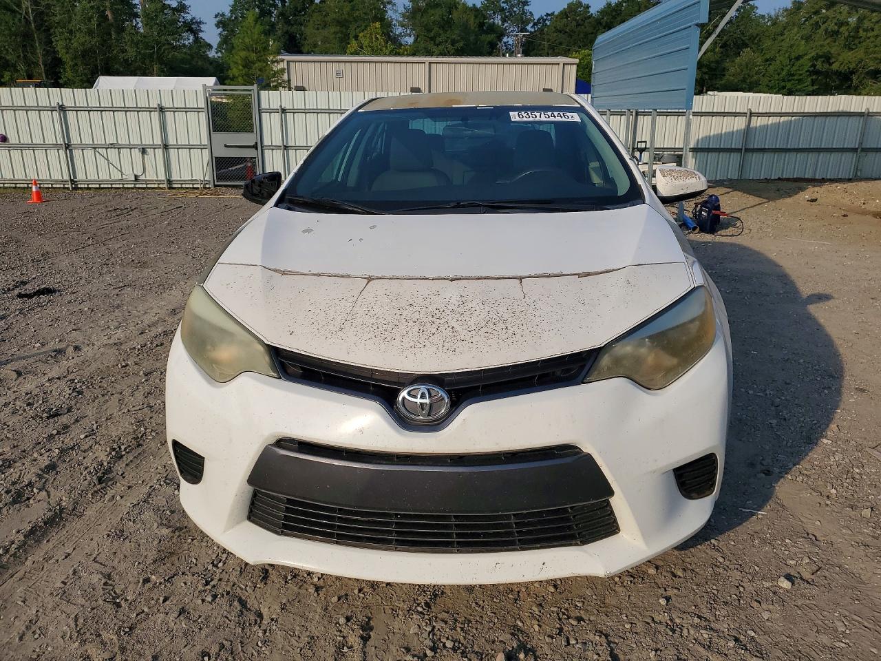 2015 Toyota Corolla Le White vin: 5YFBURHEXFP356939