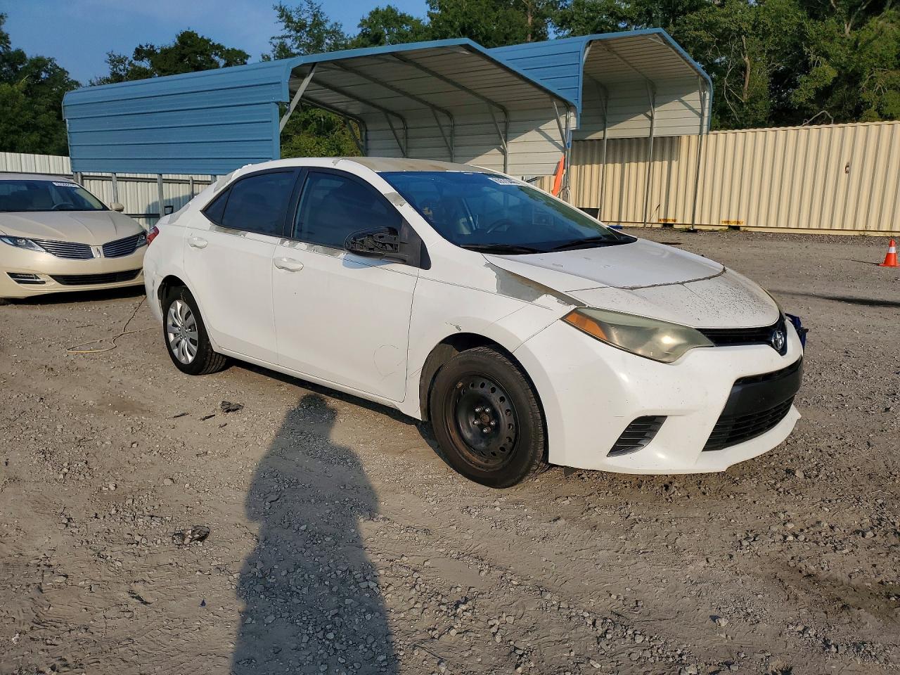 2015 Toyota Corolla Le White vin: 5YFBURHEXFP356939