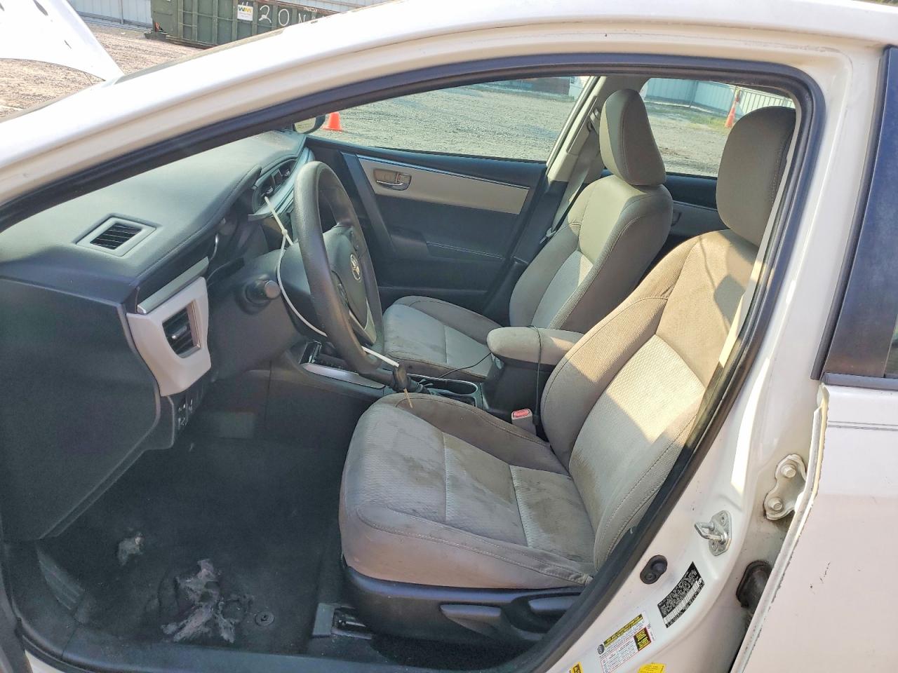 2015 Toyota Corolla Le White vin: 5YFBURHEXFP356939