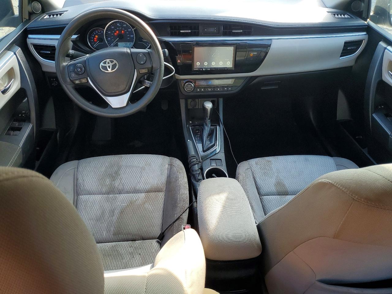 2015 Toyota Corolla Le White vin: 5YFBURHEXFP356939