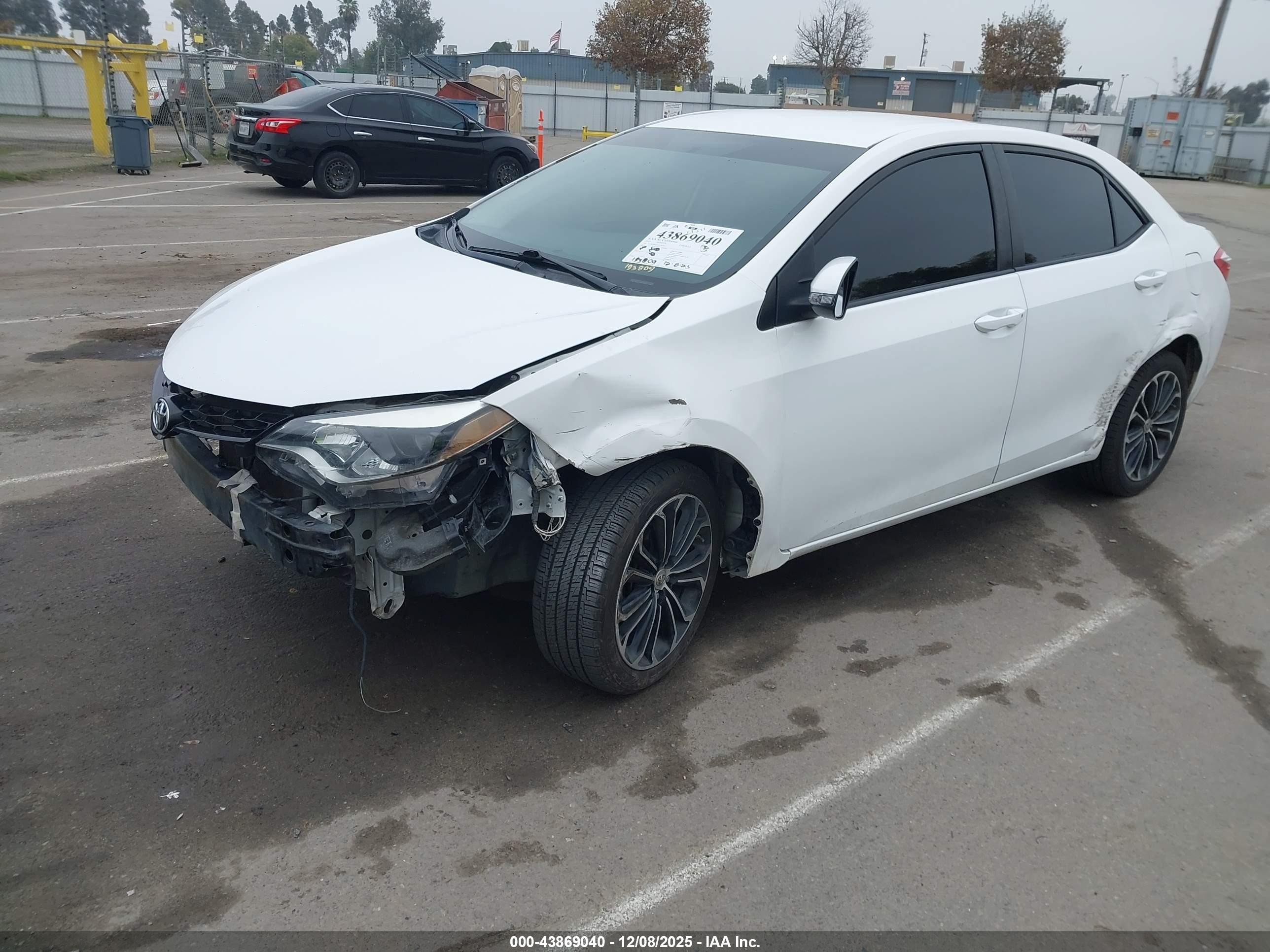 2015 Toyota Corolla S Plus White vin: 5YFBURHEXFP358304