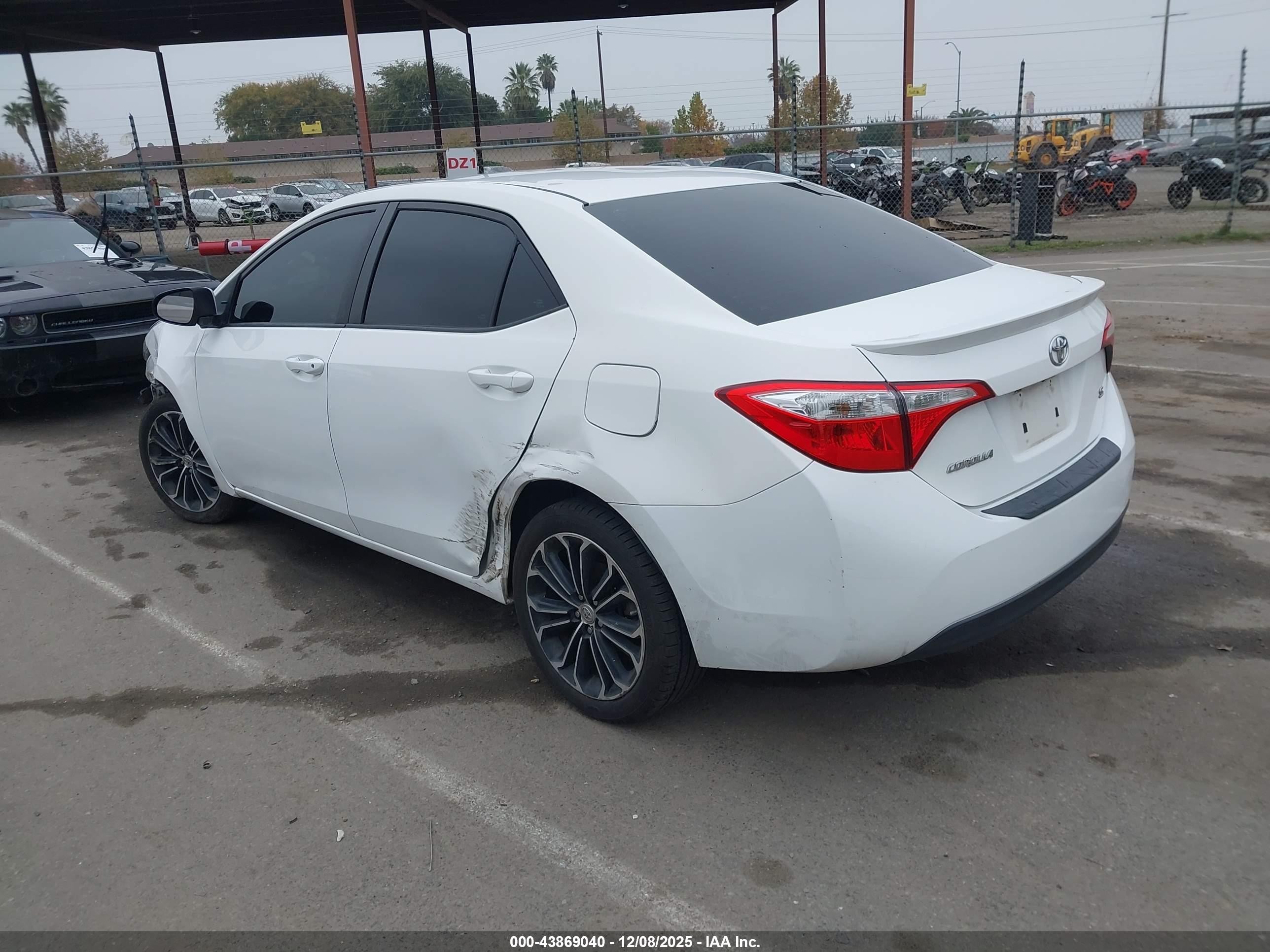 2015 Toyota Corolla S Plus White vin: 5YFBURHEXFP358304
