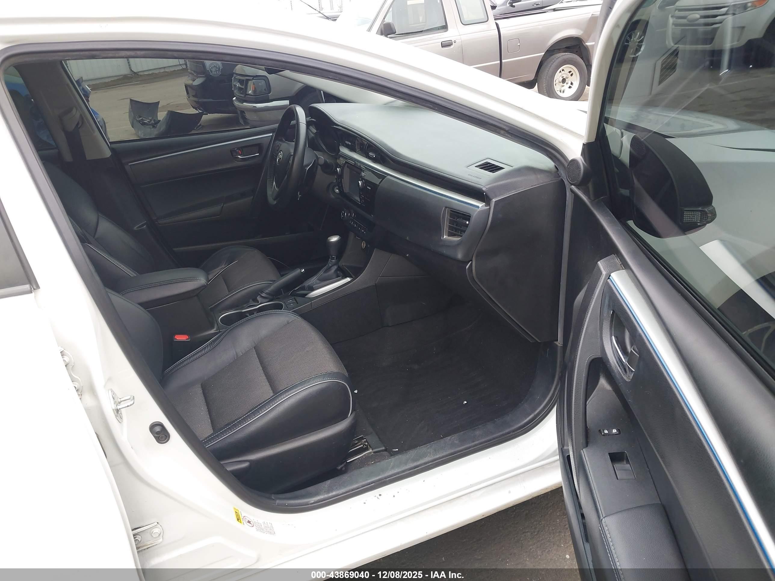 2015 Toyota Corolla S Plus White vin: 5YFBURHEXFP358304