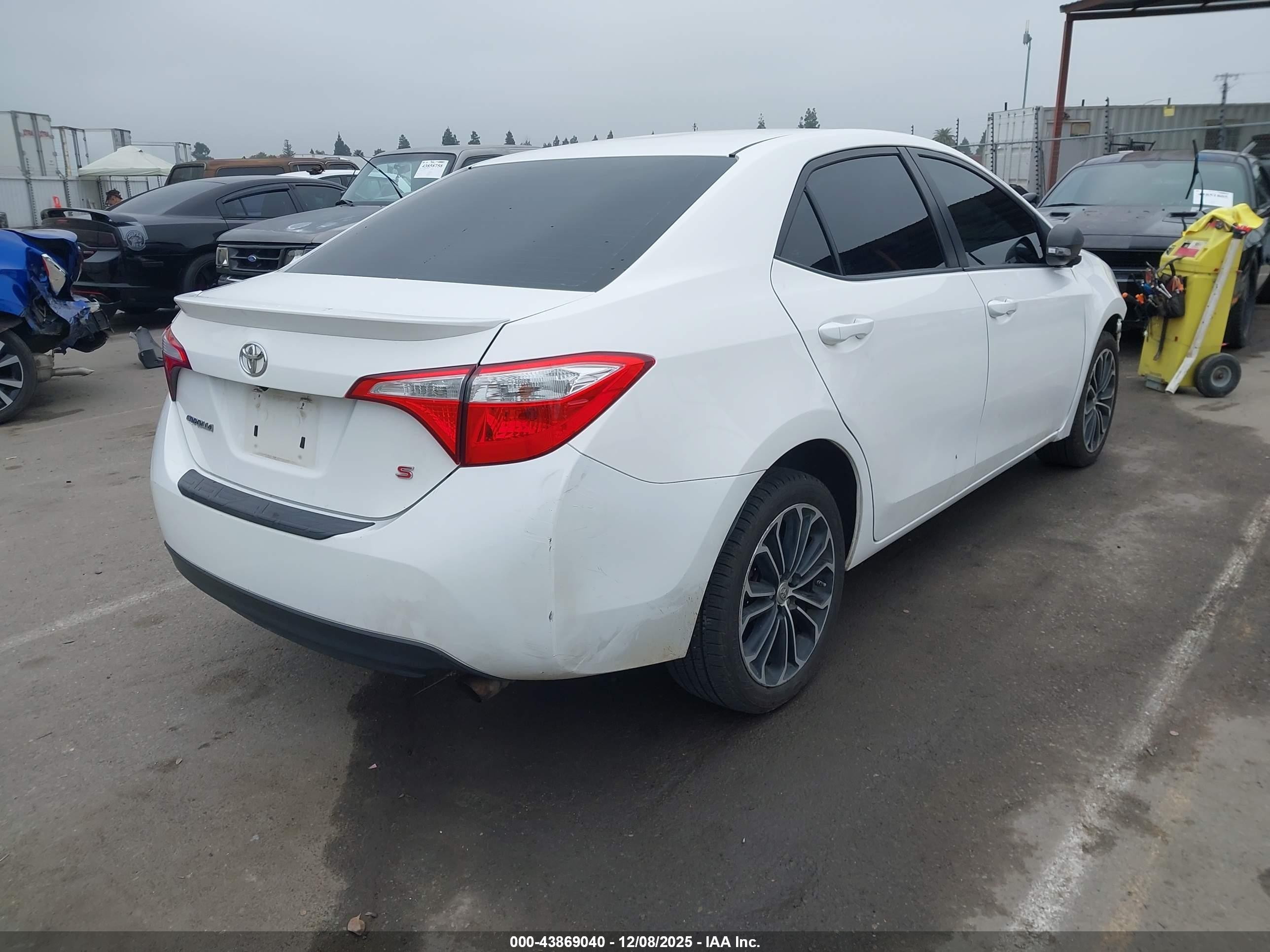 2015 Toyota Corolla S Plus White vin: 5YFBURHEXFP358304