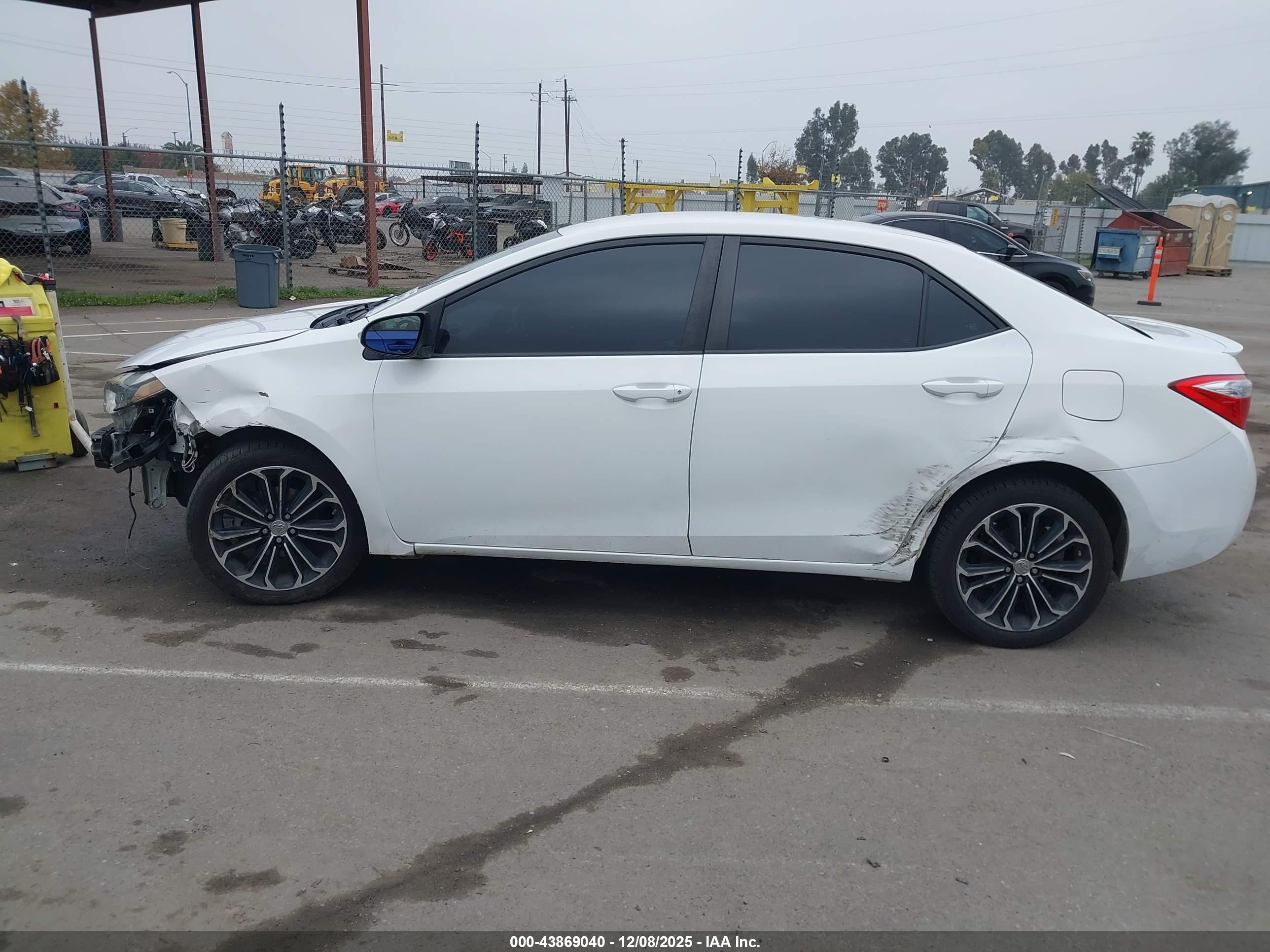 2015 Toyota Corolla S Plus White vin: 5YFBURHEXFP358304