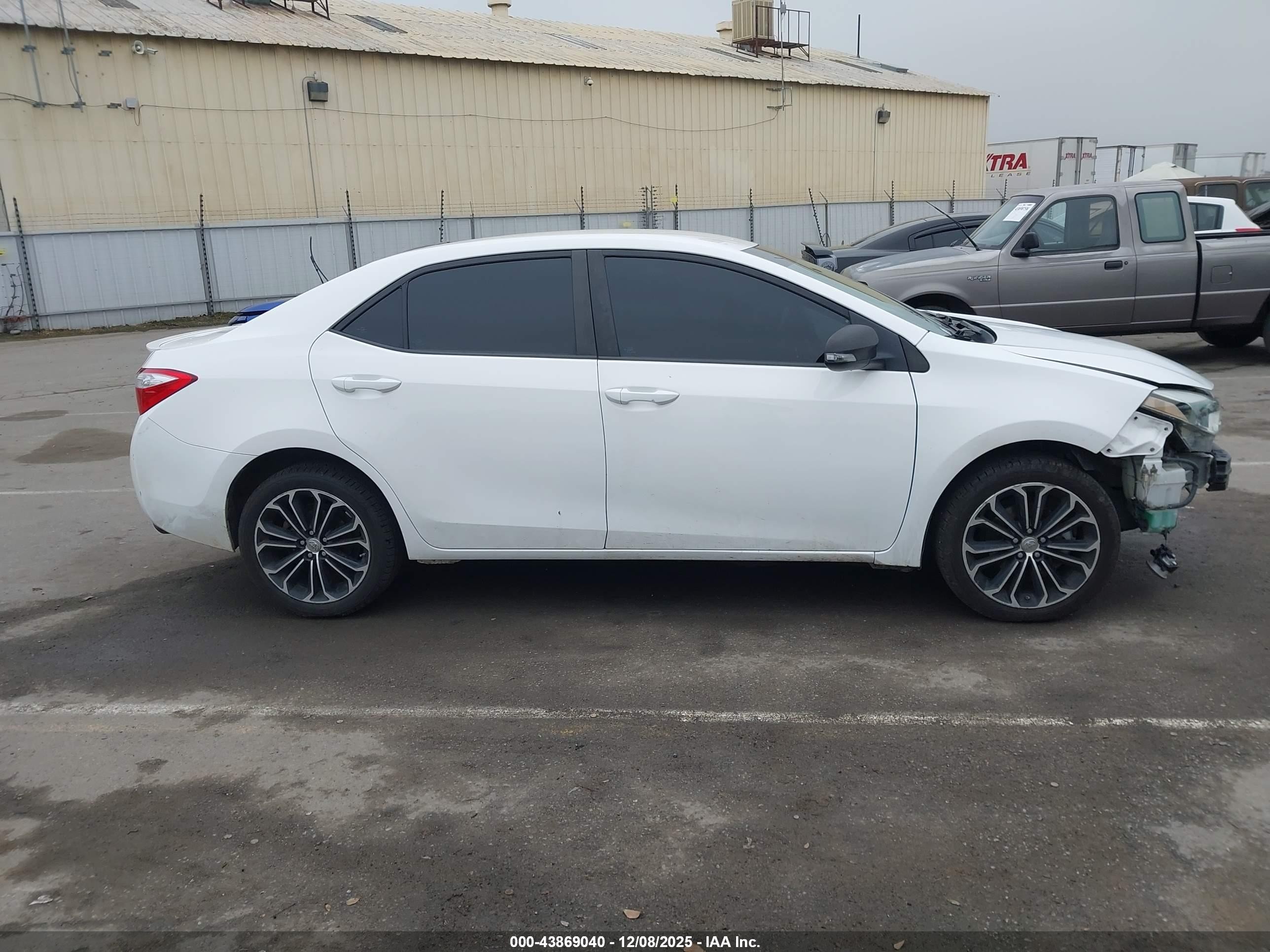 2015 Toyota Corolla S Plus White vin: 5YFBURHEXFP358304