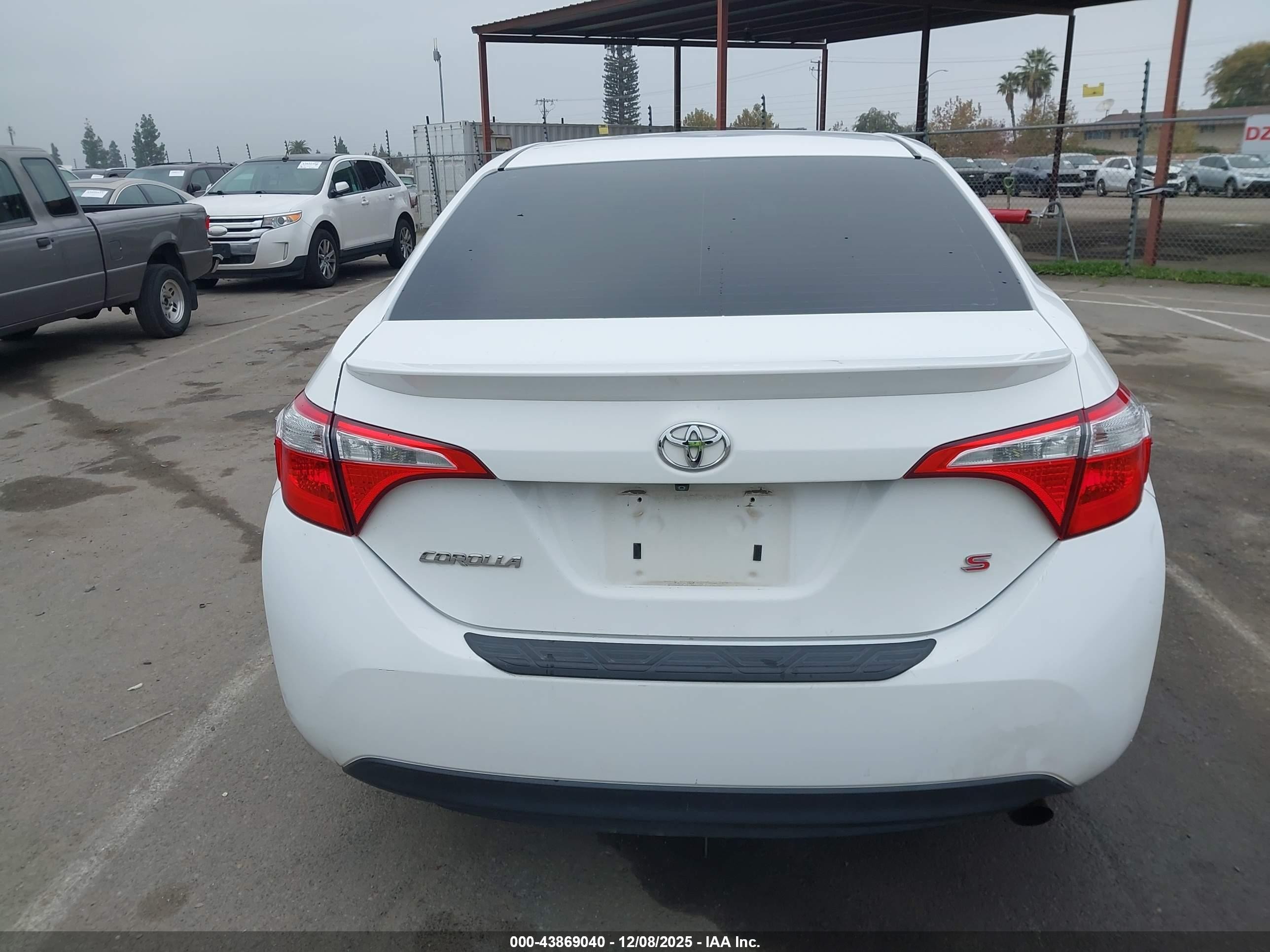 2015 Toyota Corolla S Plus White vin: 5YFBURHEXFP358304