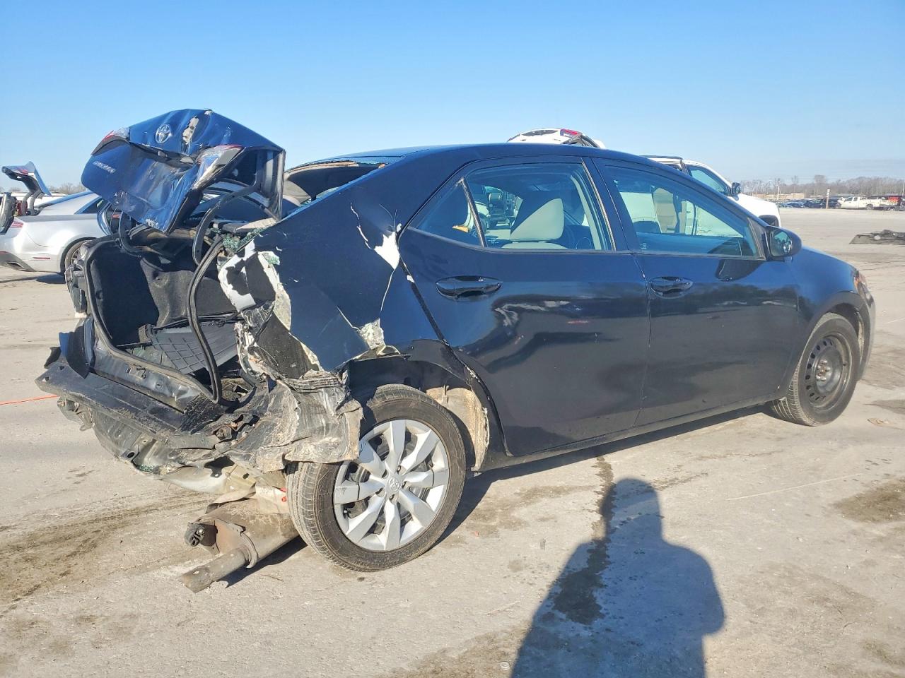 2016 Toyota Corolla Le Black vin: 5YFBURHEXGP480811