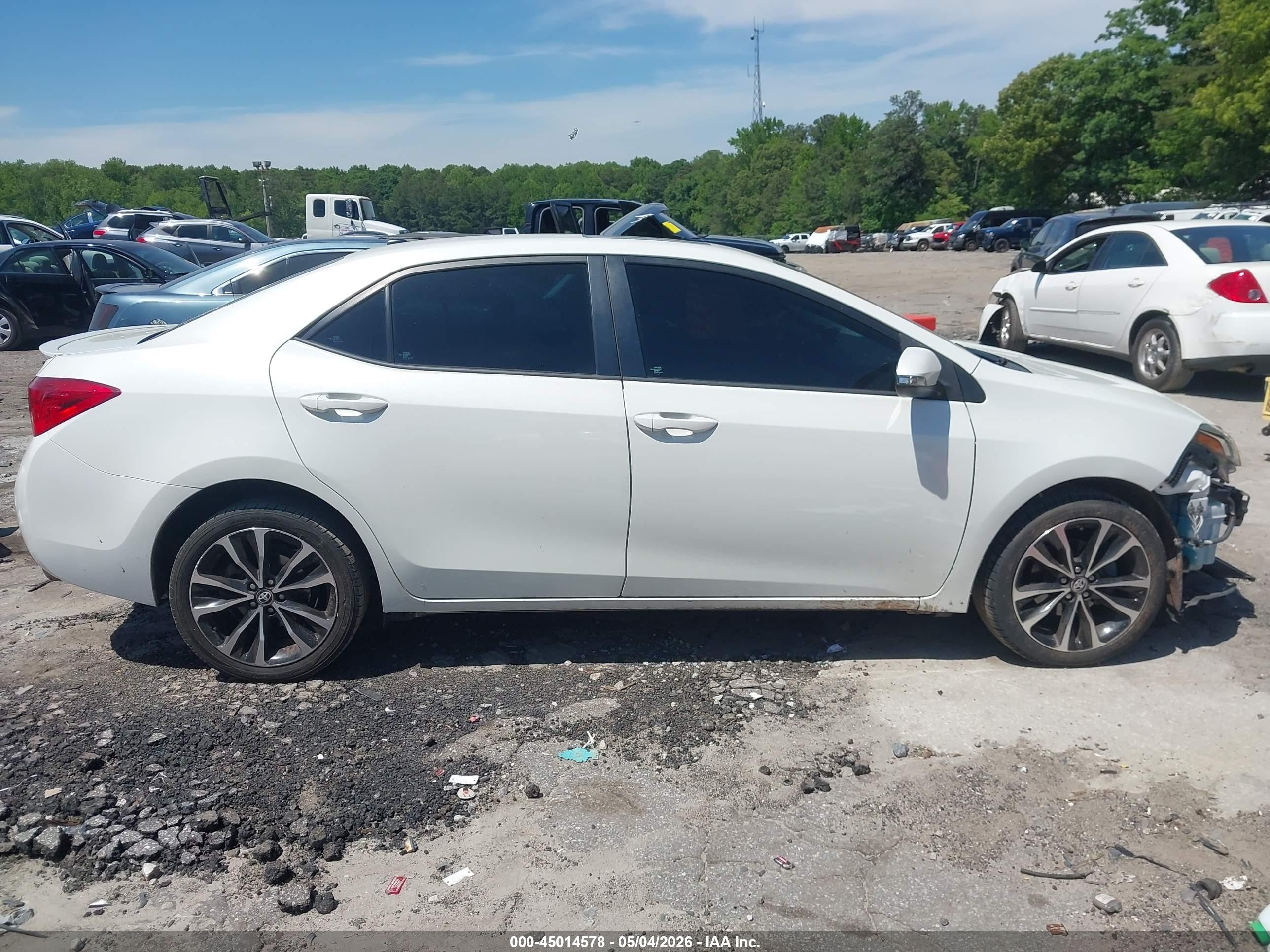 2017 Toyota Corolla Se Белый vin: 5YFBURHEXHP622219