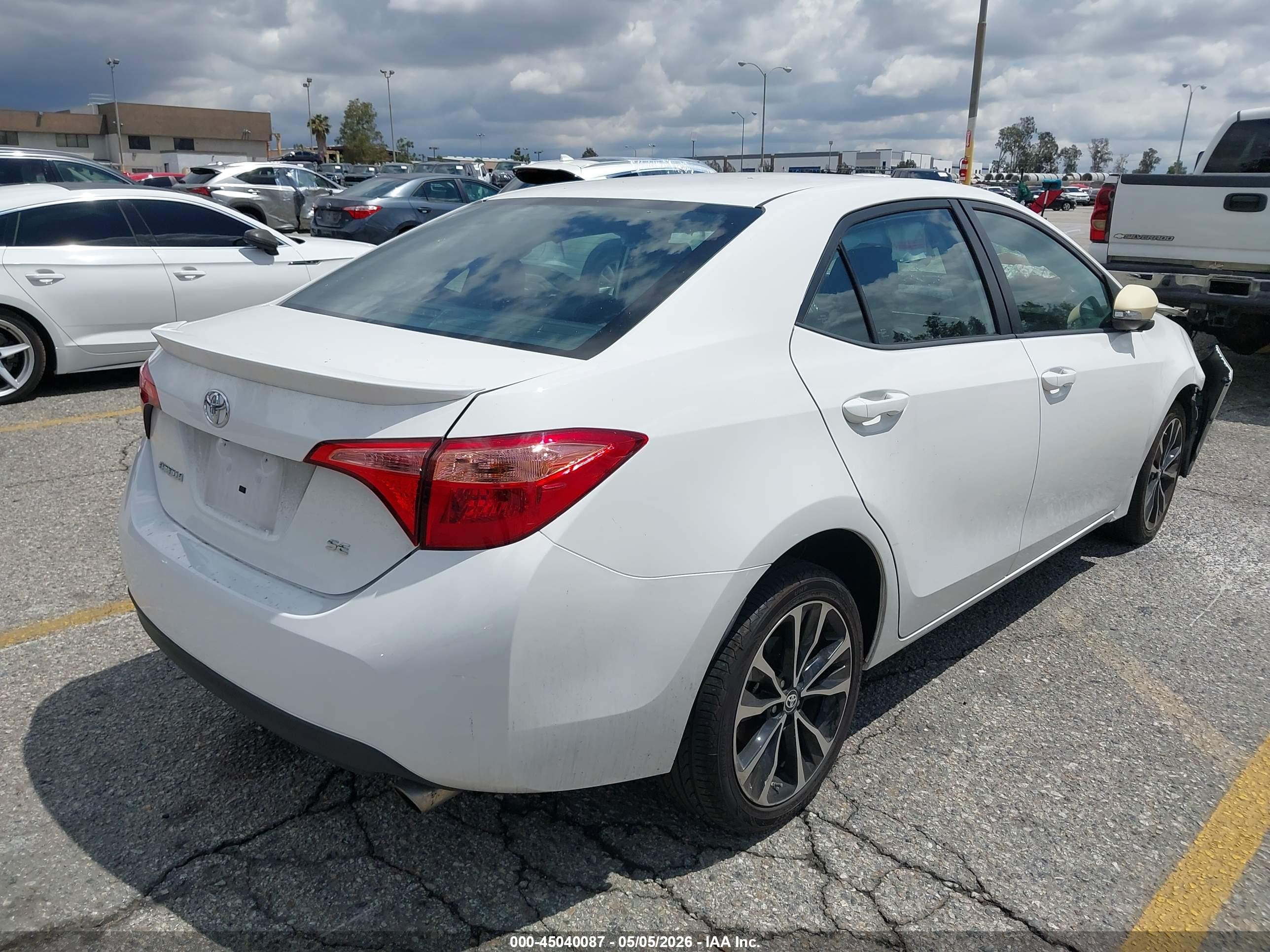 2017 Toyota Corolla Se White vin: 5YFBURHEXHP682291