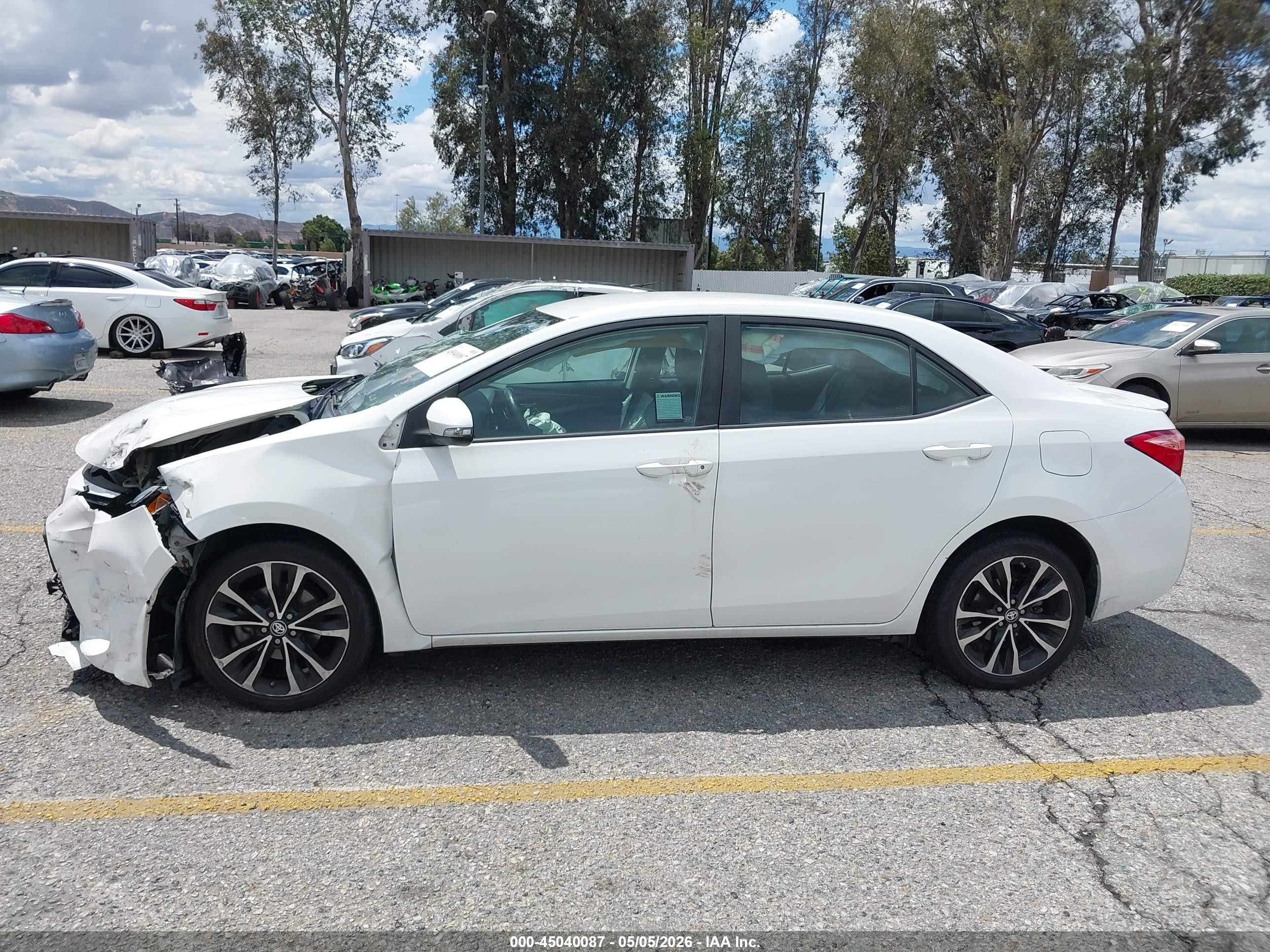 2017 Toyota Corolla Se White vin: 5YFBURHEXHP682291