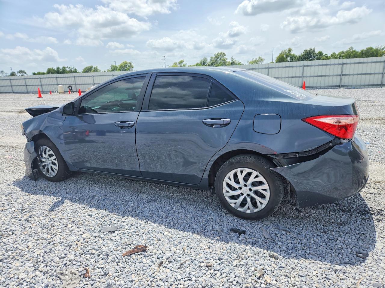 2017 Toyota Corolla Le Gray vin: 5YFBURHEXHP697311