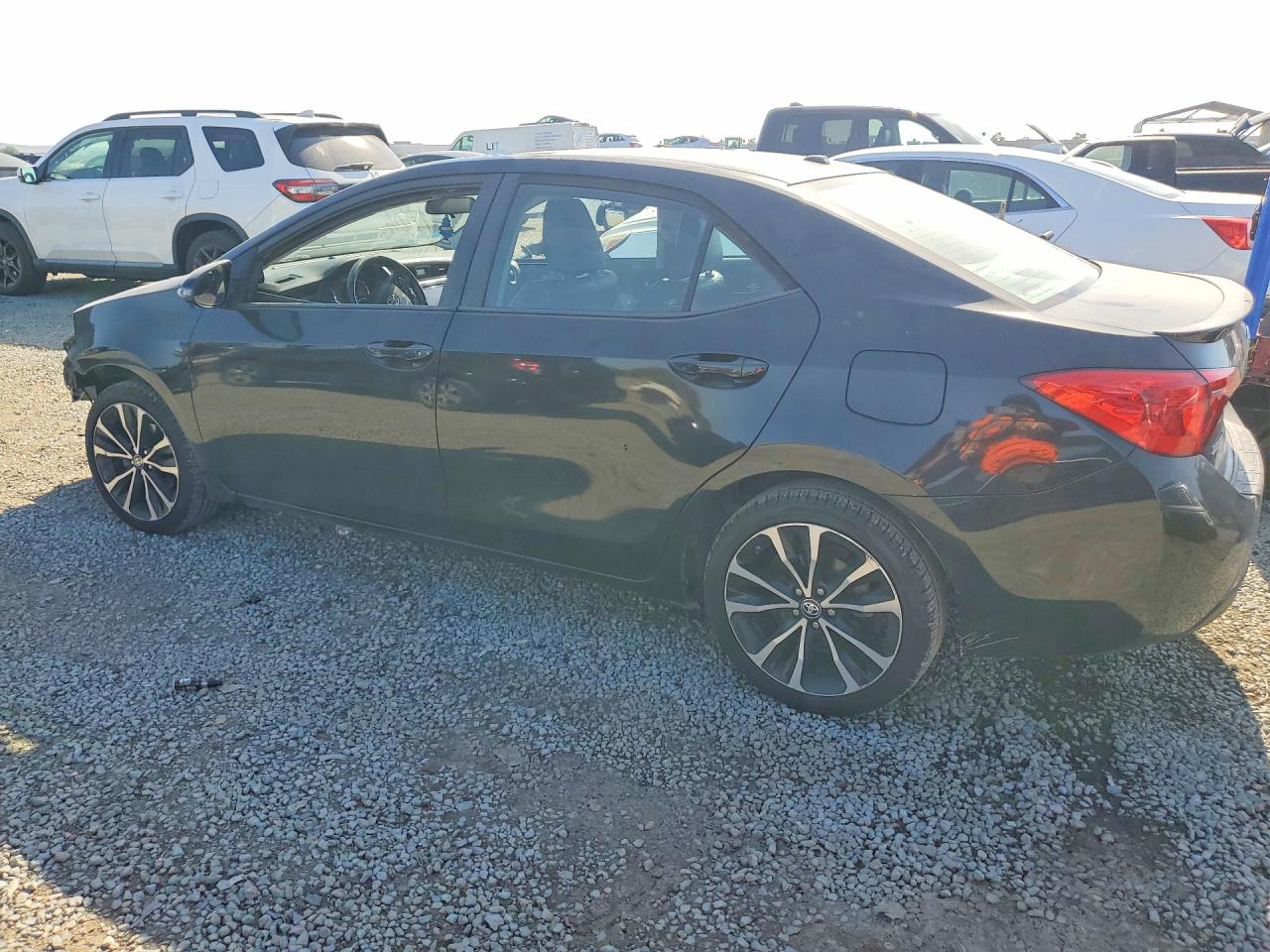 2017 Toyota Corolla Xse Черный vin: 5YFBURHEXHP706248