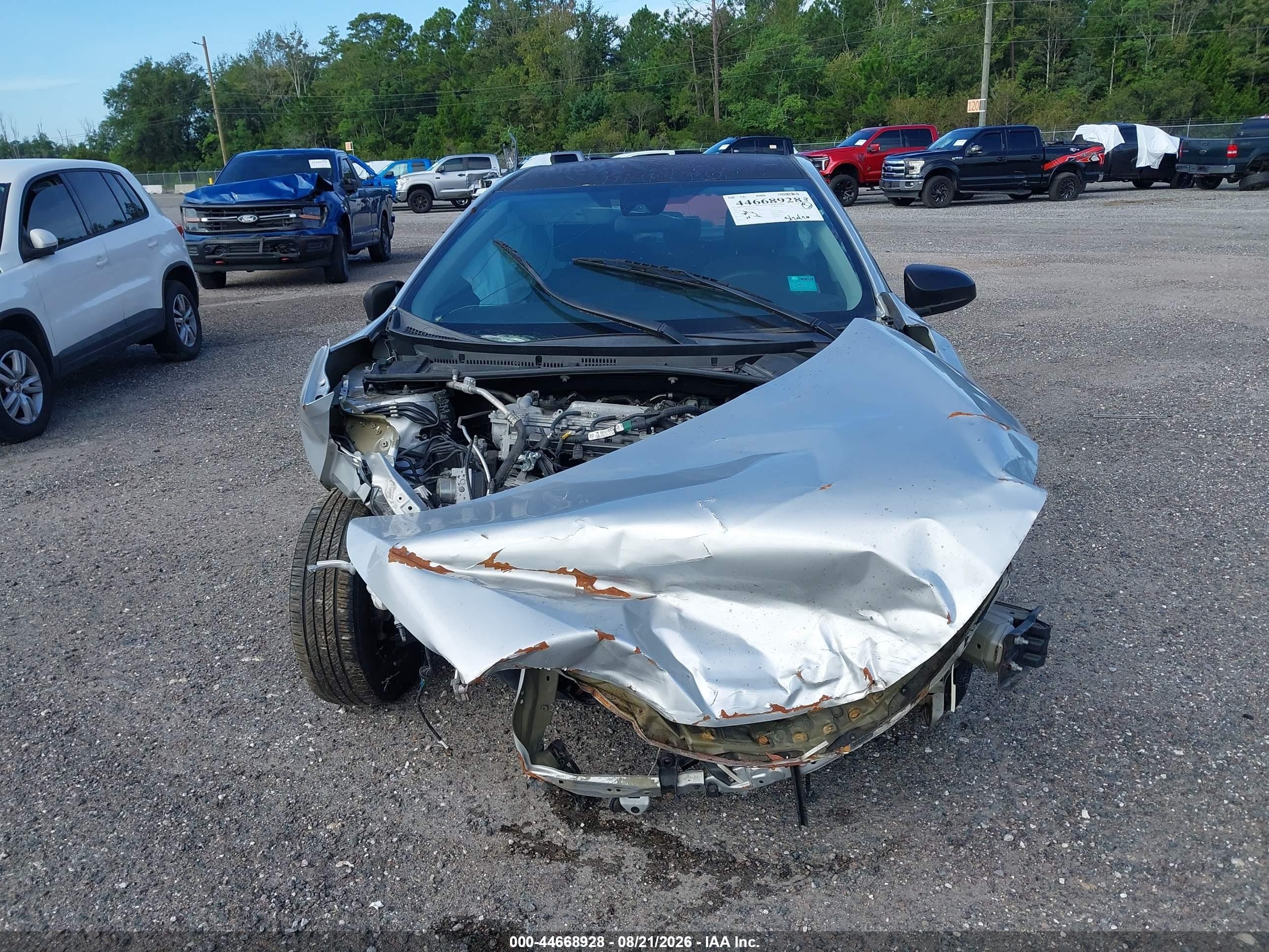 2017 Toyota Corolla L Silver vin: 5YFBURHEXHP713202