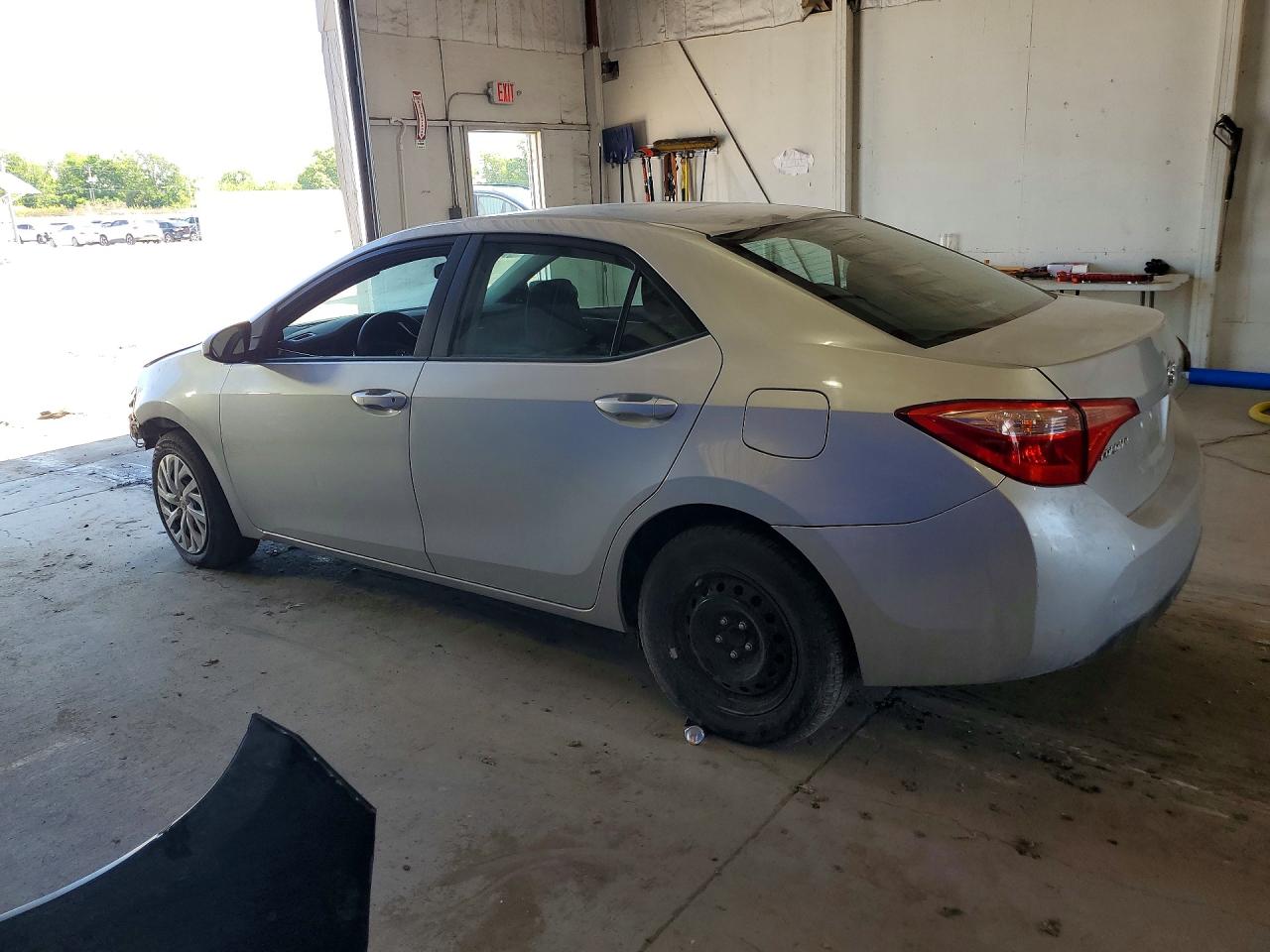 2019 Toyota Corolla Le Silver vin: 5YFBURHEXKP871207