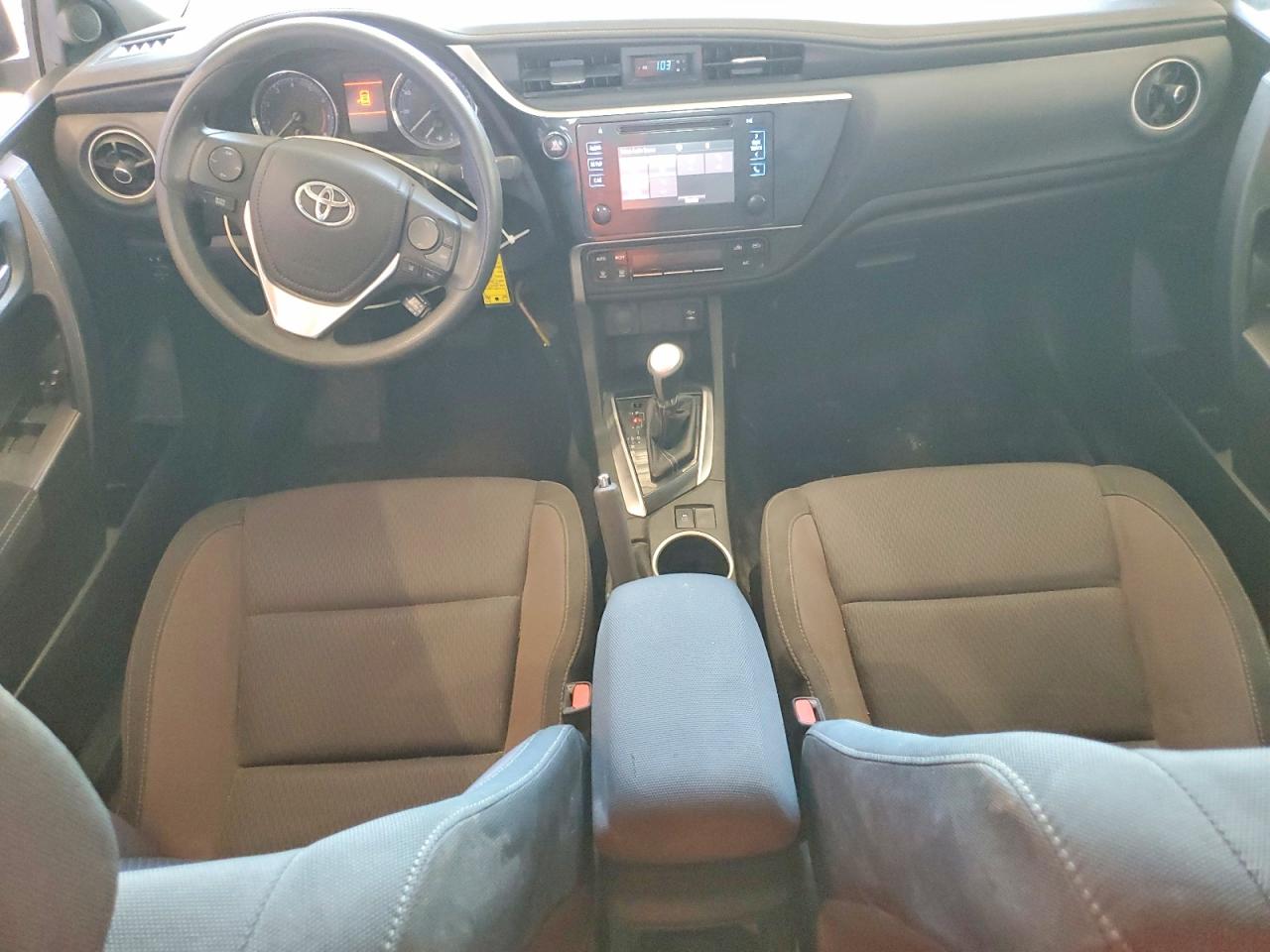 2019 Toyota Corolla Le Silver vin: 5YFBURHEXKP871207